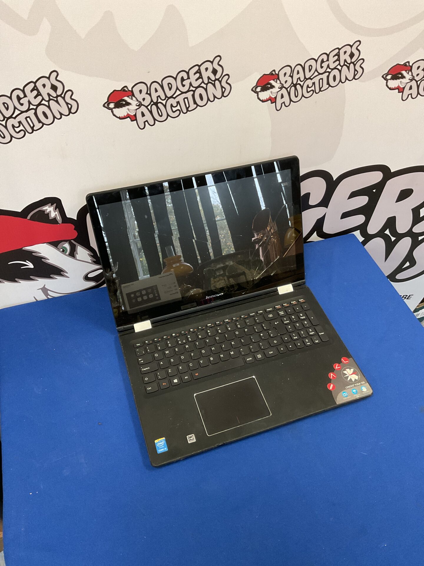 137 Lenovo Yoga 500 laptop, screen broken