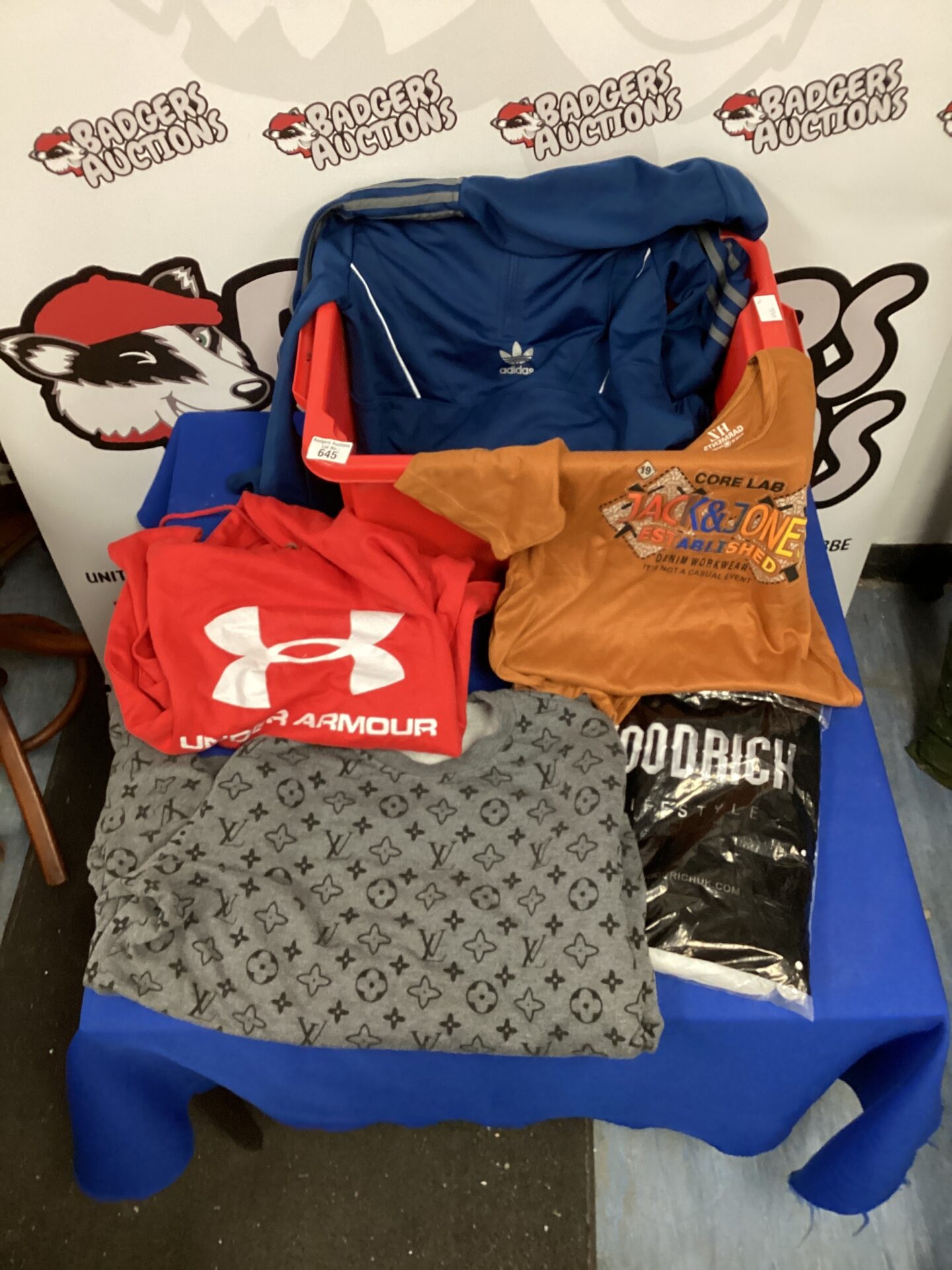 645 Box of mixed clothing