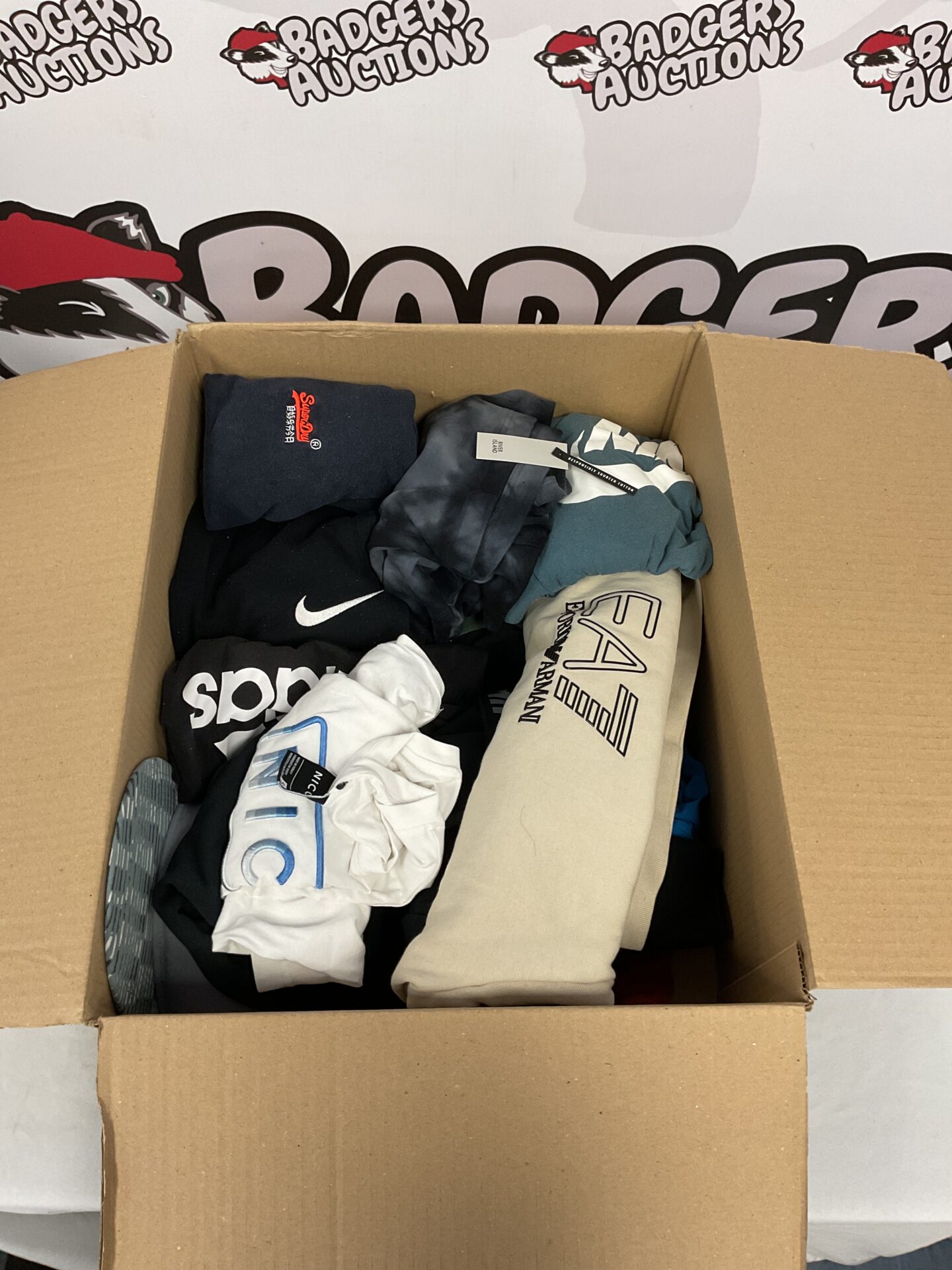 647 Box of mixed casual sportswear