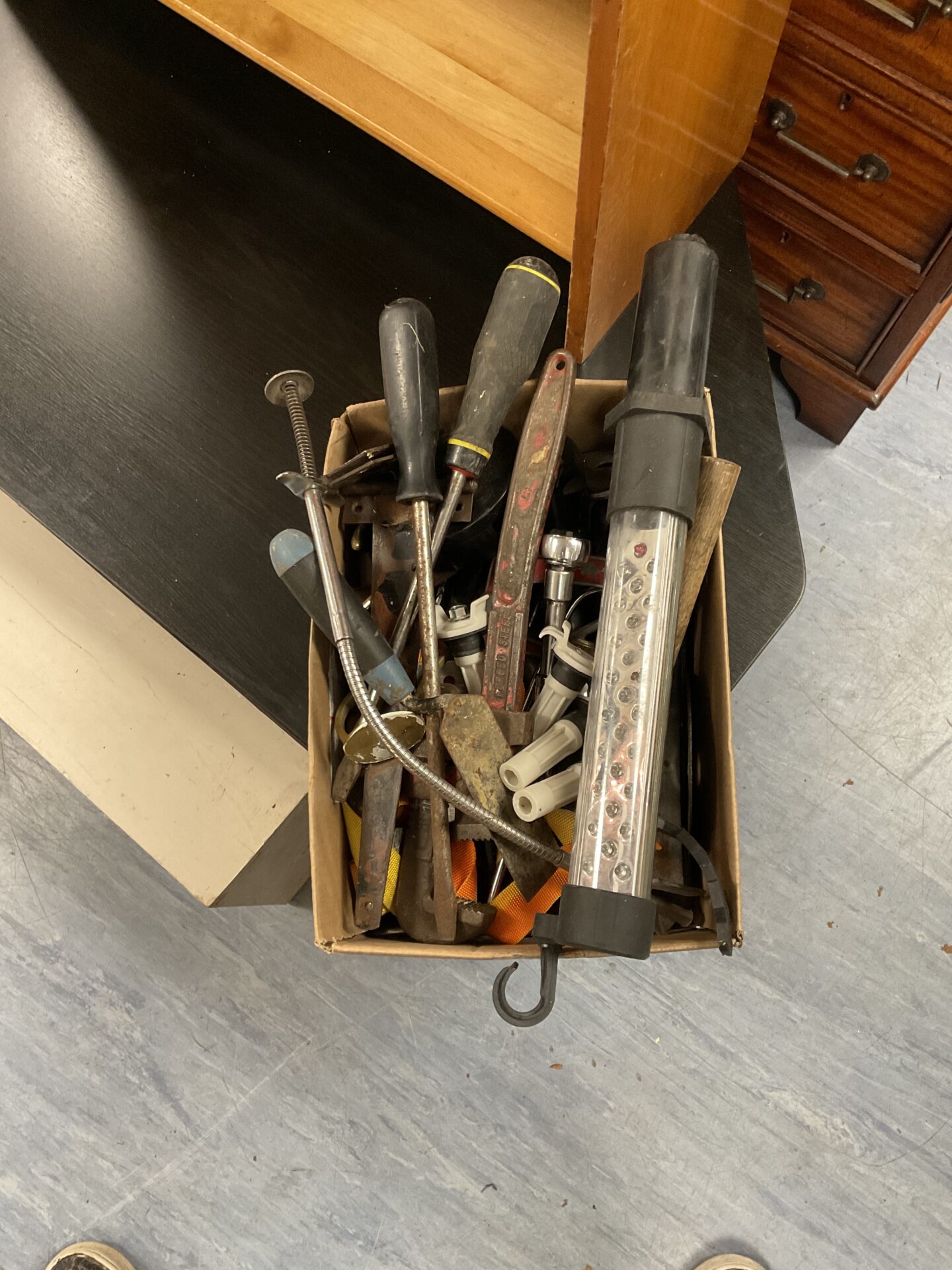 1117 Box of mixed tools inc Stilson grips & others