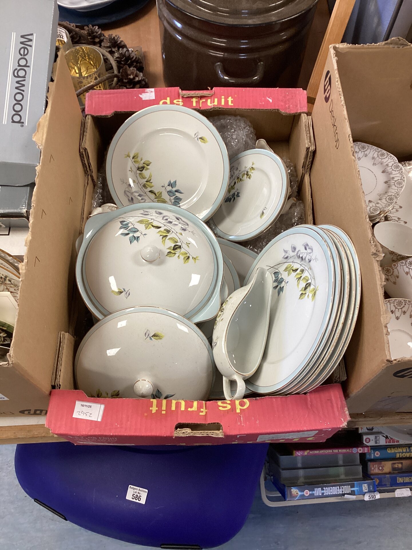 584 Box of myott’s china dinner service inc gravy boat & serving dish