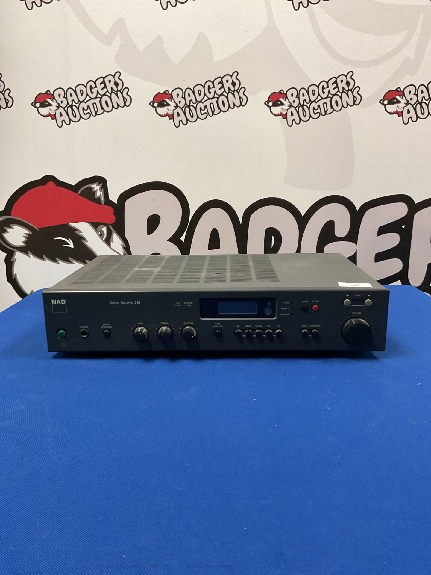 202 NAD stereo receiver 701