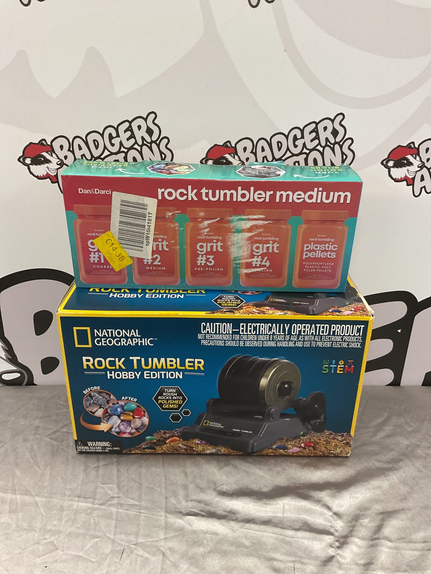 484 National Geographic rock tumbler hobby edition and box of rock tumbler medium