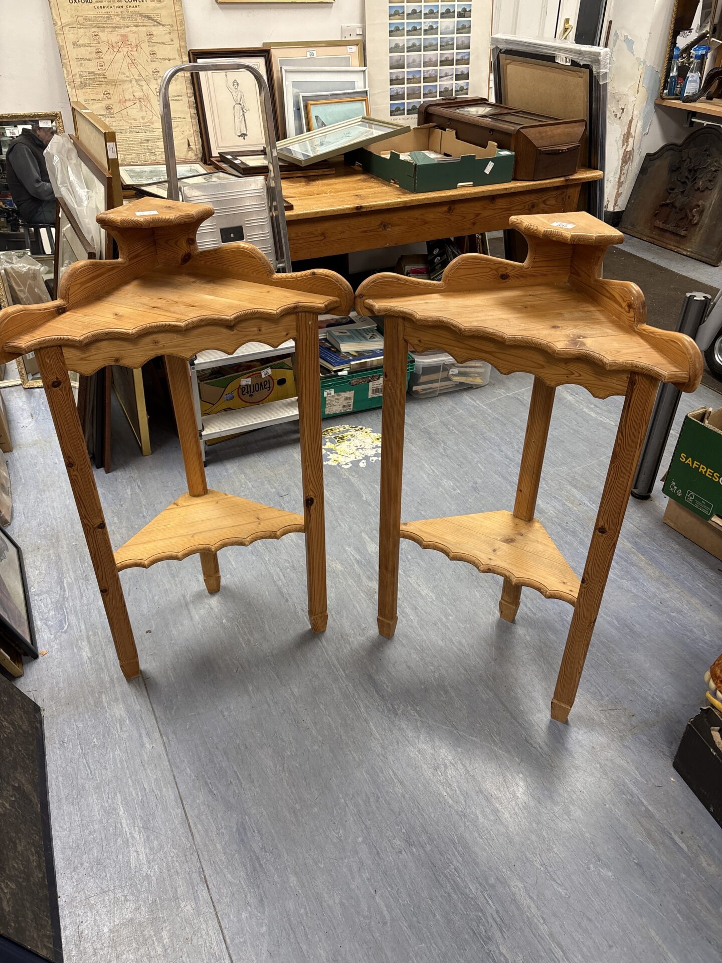 337 Two pine wave edged corner units