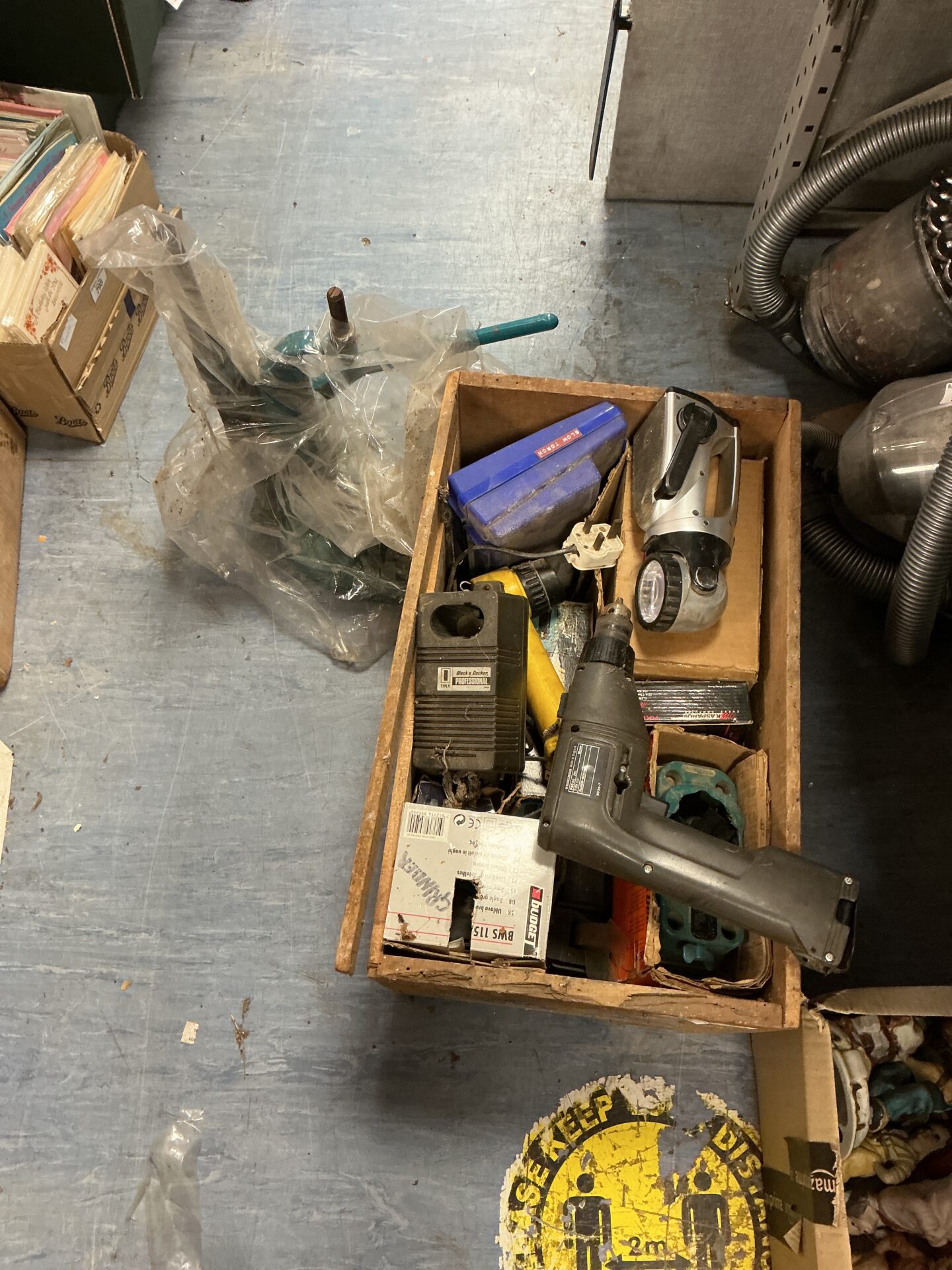 1281 Box of house clearance items inc power tools