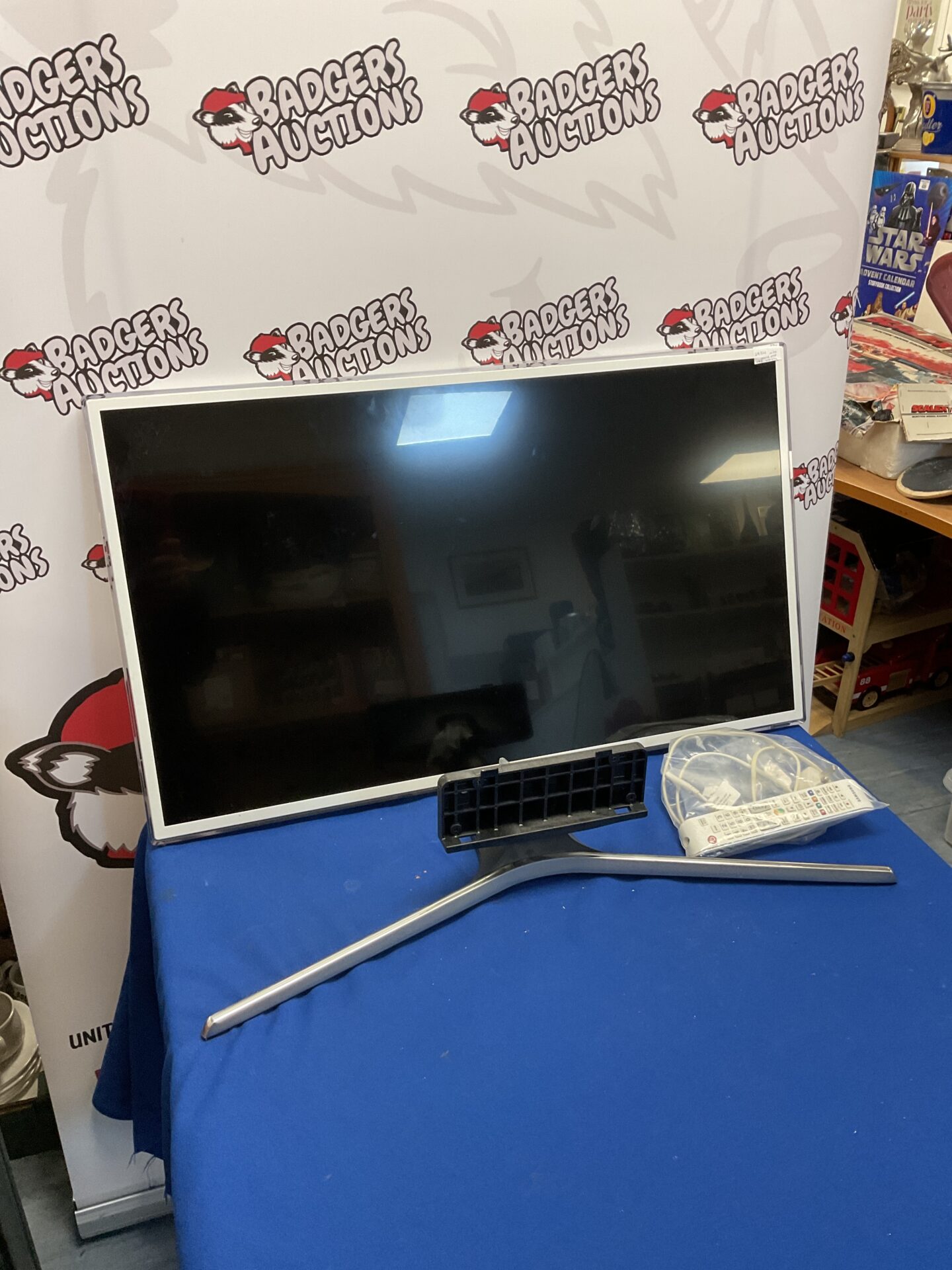 103 Samsung 37” TV model UE37ES6710U working with stand and remote