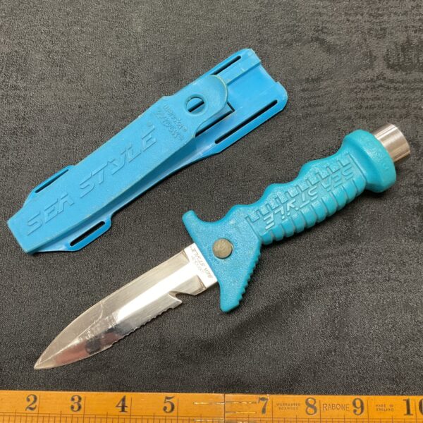 Vintage Sea Style Wenoka divers knife with sheath.