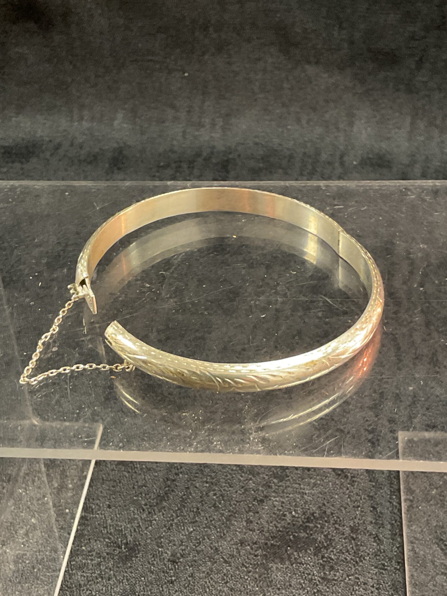 976 Hallmarked 925 Silver Hinged Bracelet 10g