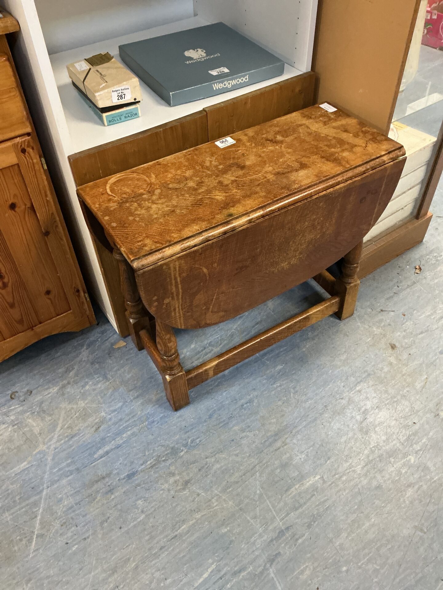 290 Small oak Gate leg table