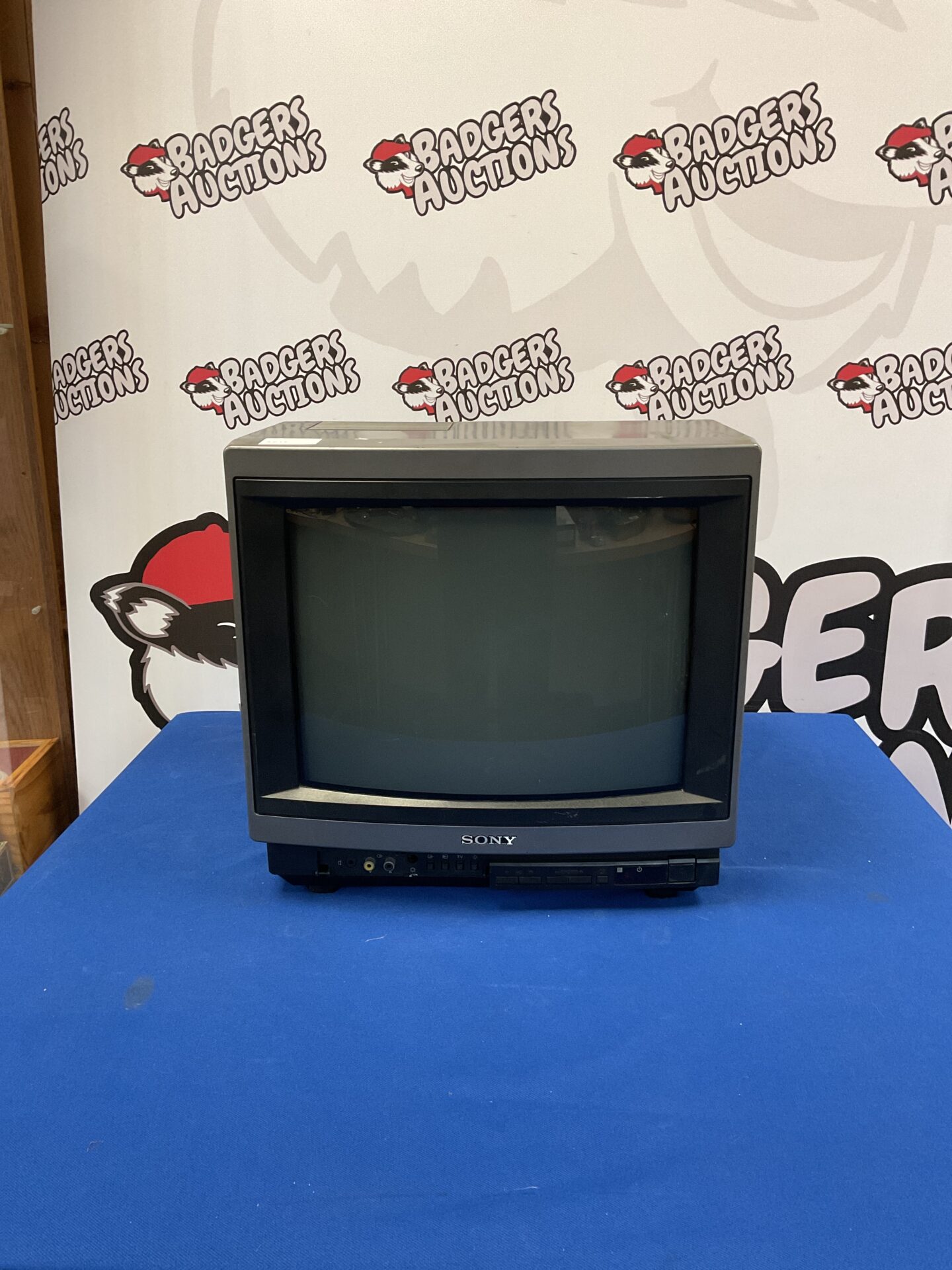 148 Sony Trinitrogen Colour TV KV-M14U