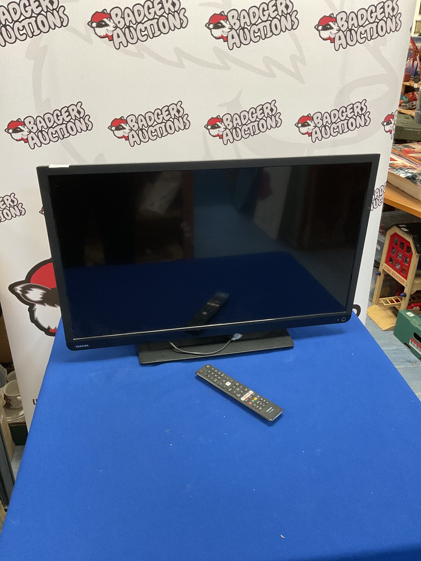 096 Toshiba 32” LCD TV model 32D3453DB working with remote