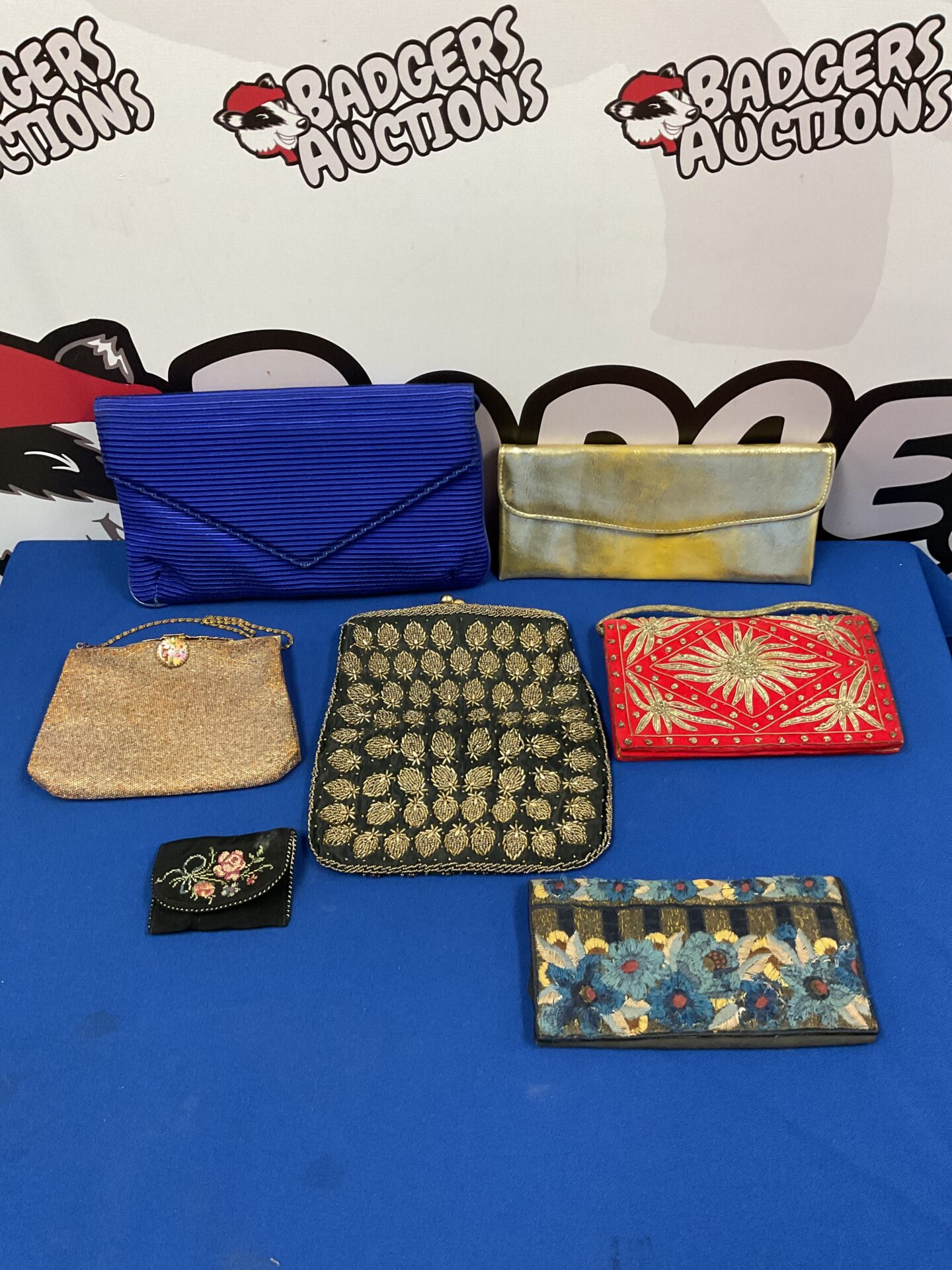 068 Selection of vintage ladies clutch bags & purses