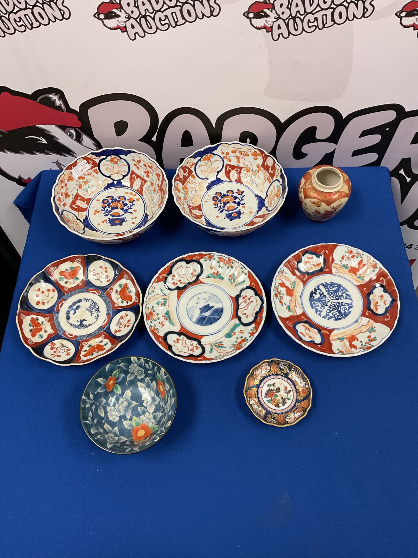 010 Collection of vintage imari pattern plates & bowls with other oriental china
