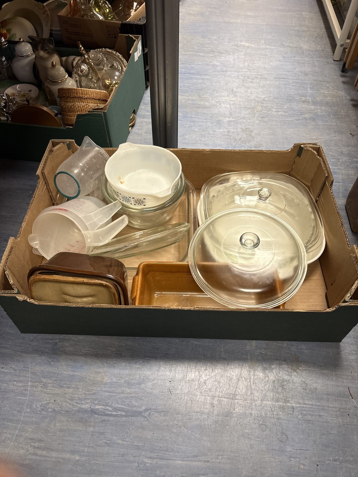 499 Box of mixed inc dishes