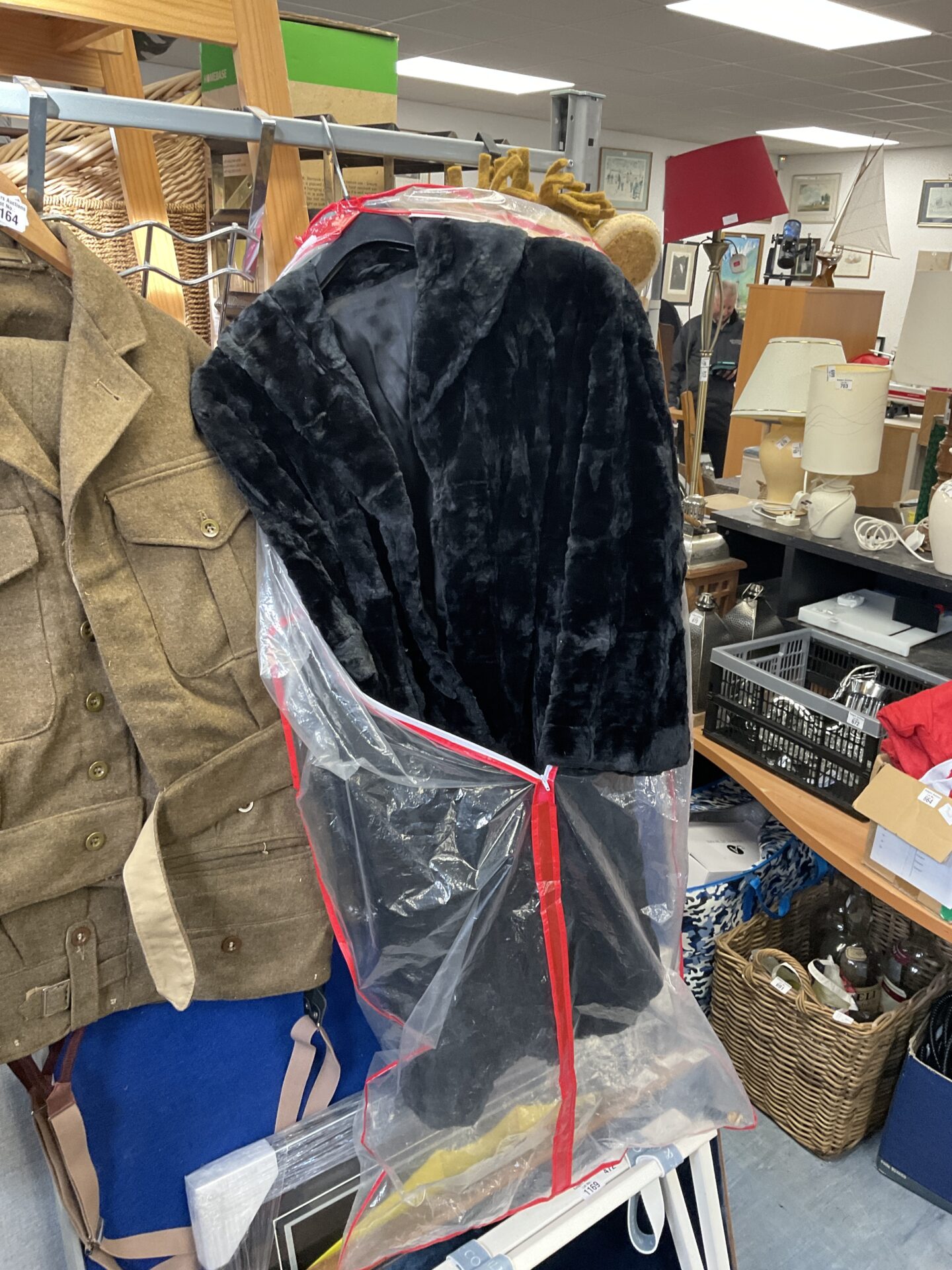 1163 Vintage ladies fur coat possibly mole fur – size 8 approx