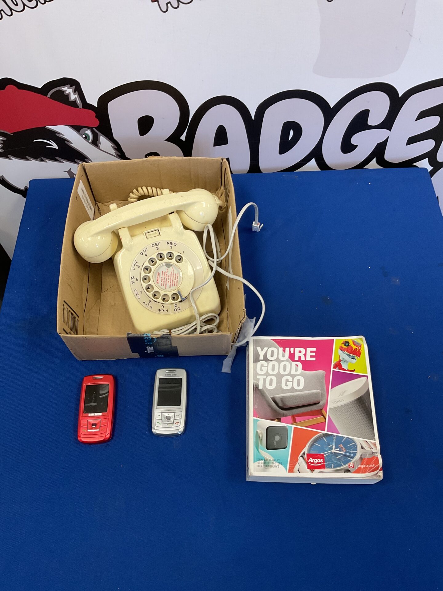 094 Rotary phone with two Samsung mobile phones and old argos catalogue