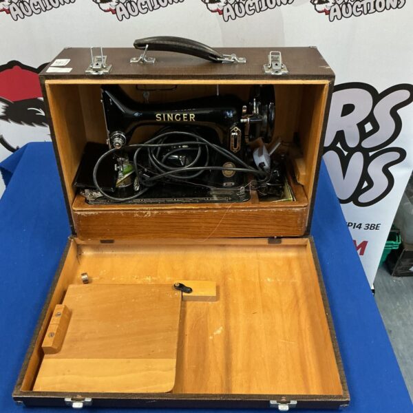 Vintage Singer sewing machine in wooden carrying case.