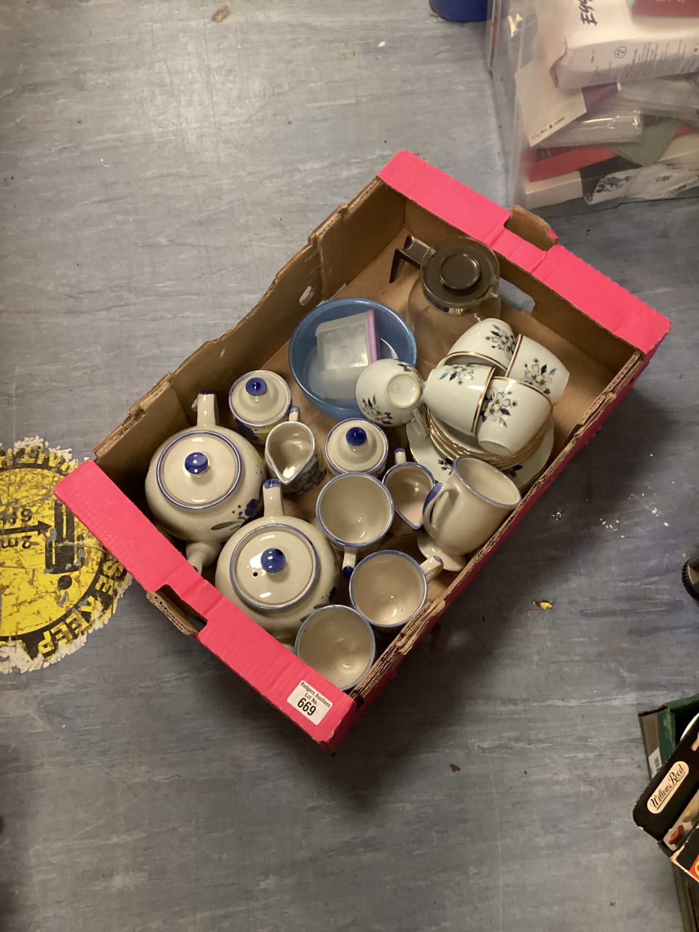 739 Box of tea pots, jugs, sugar bowl & cups & saucers