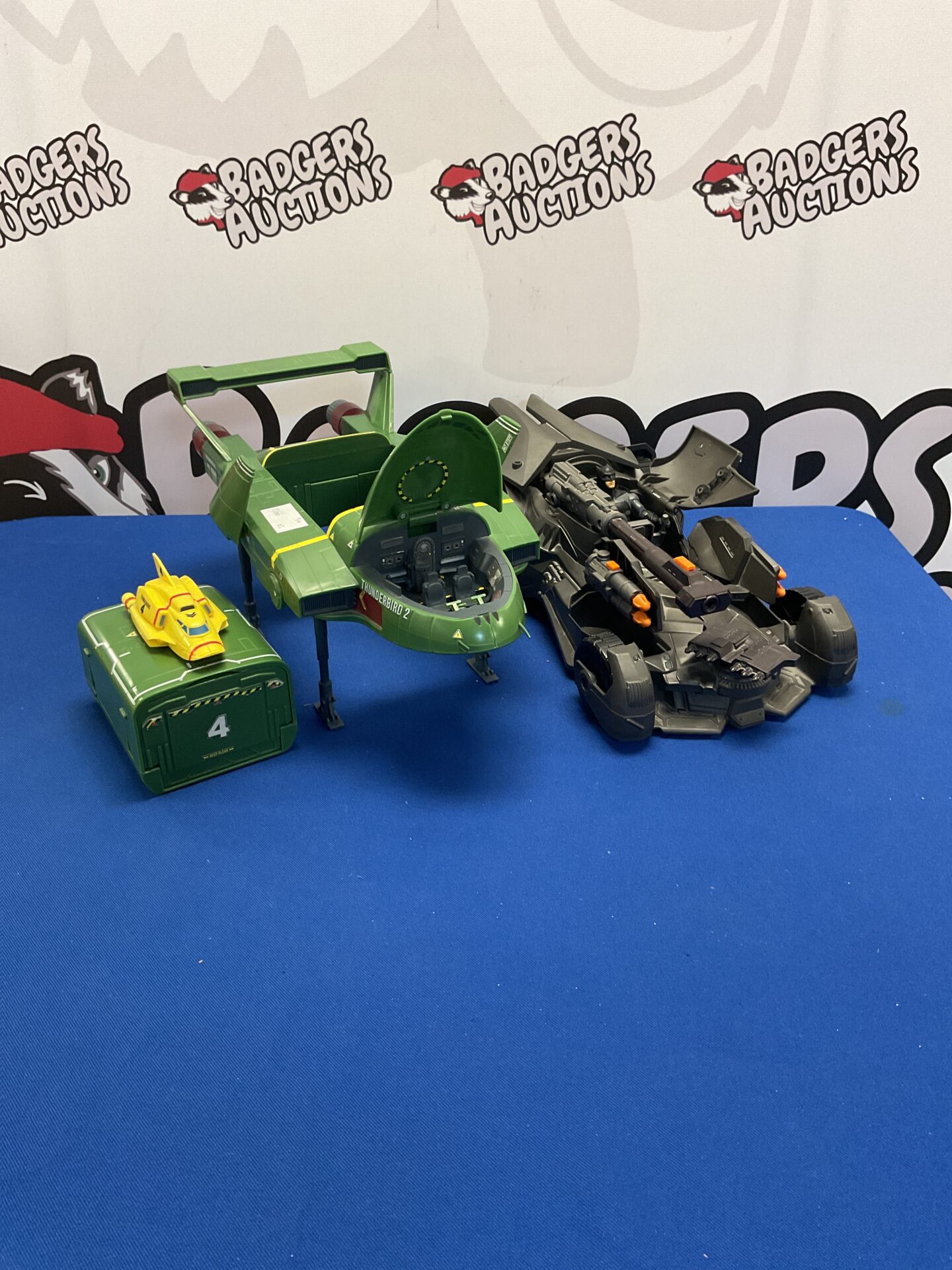 473 VTG Thunderbird 2 And Thunderbird 4 With Mattel Dc Batman Batmobile