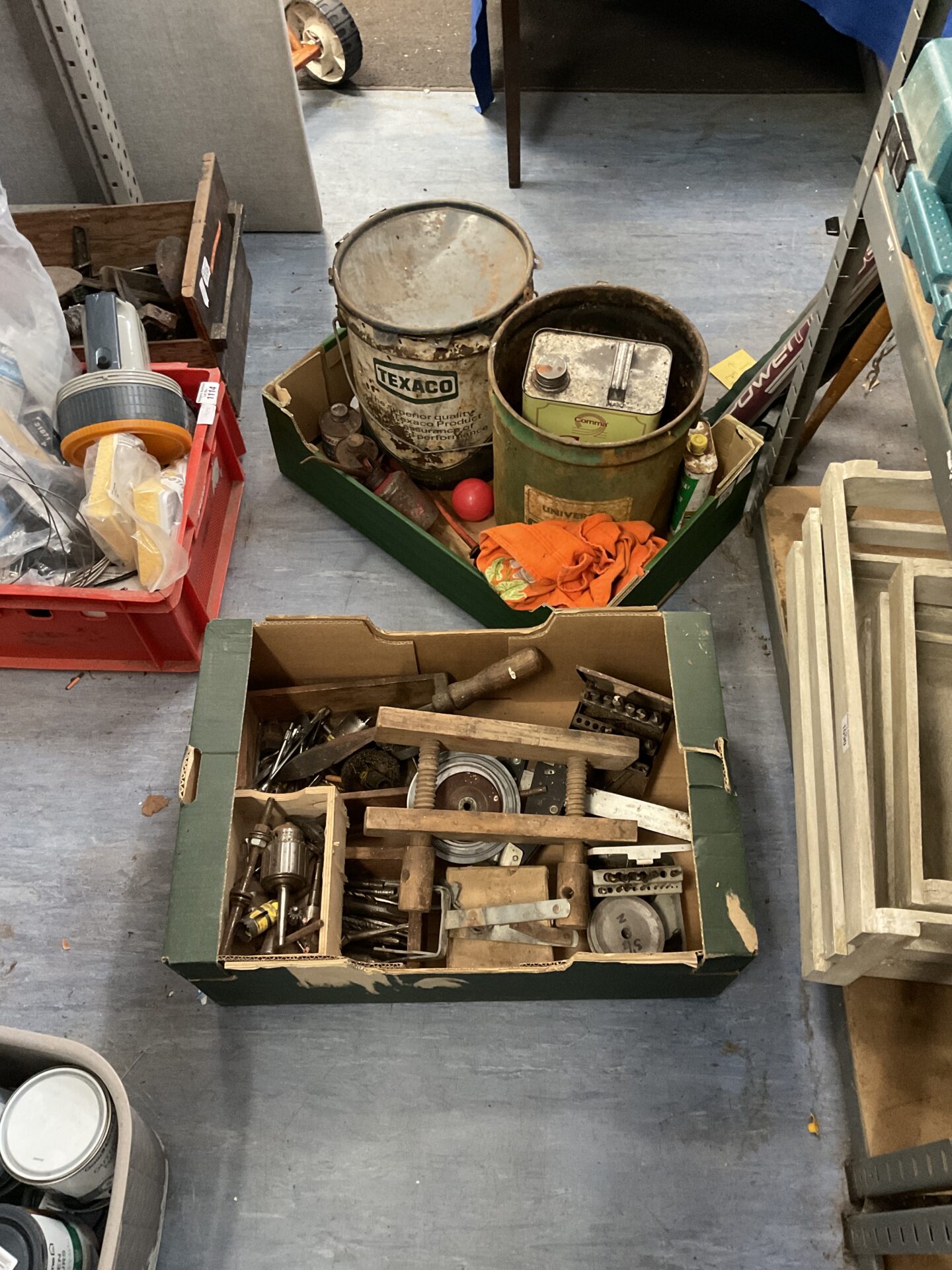 1115 Two trays of shed clearance items inc large vintage tins