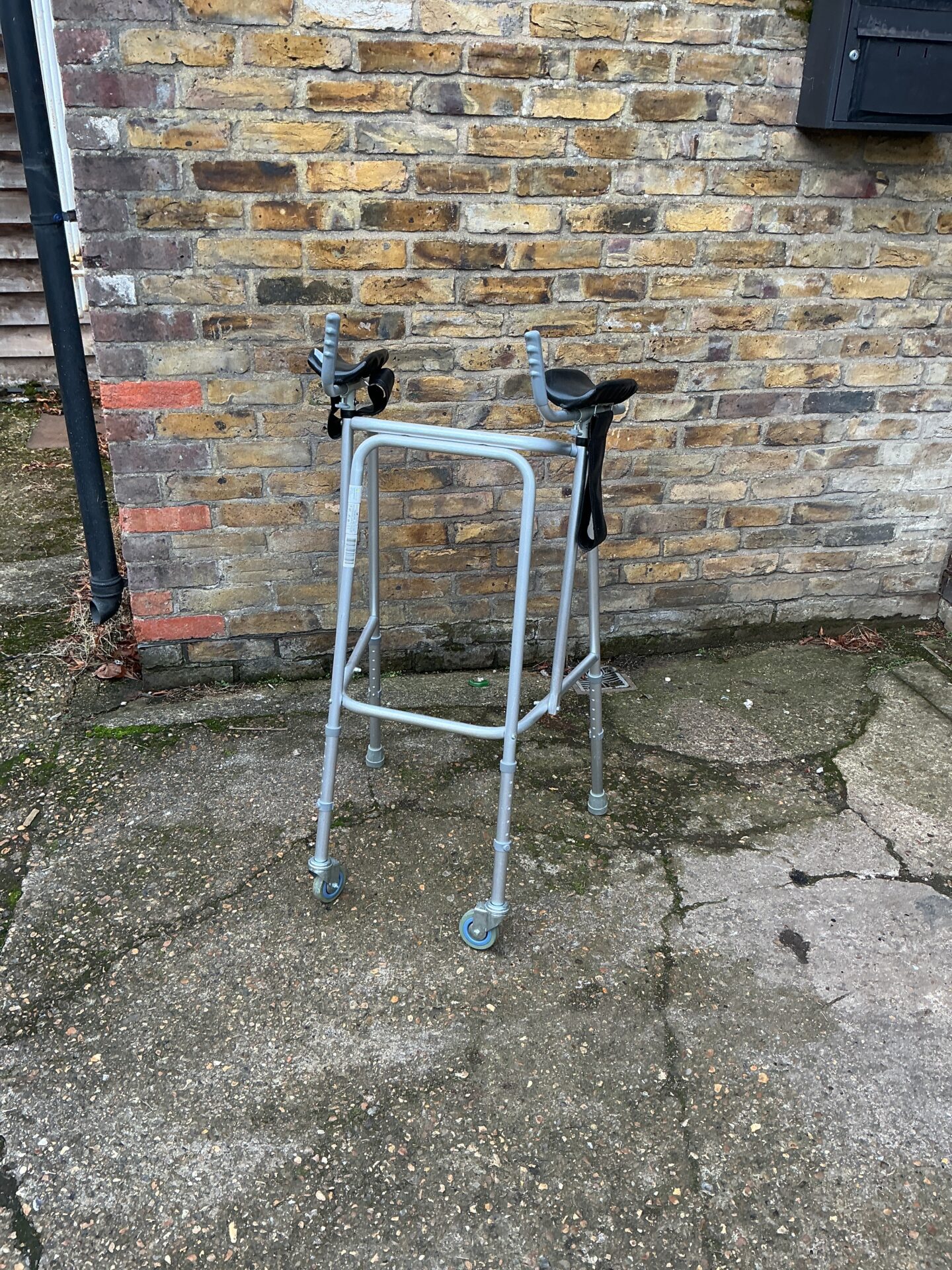 1283 Walking assistance frame