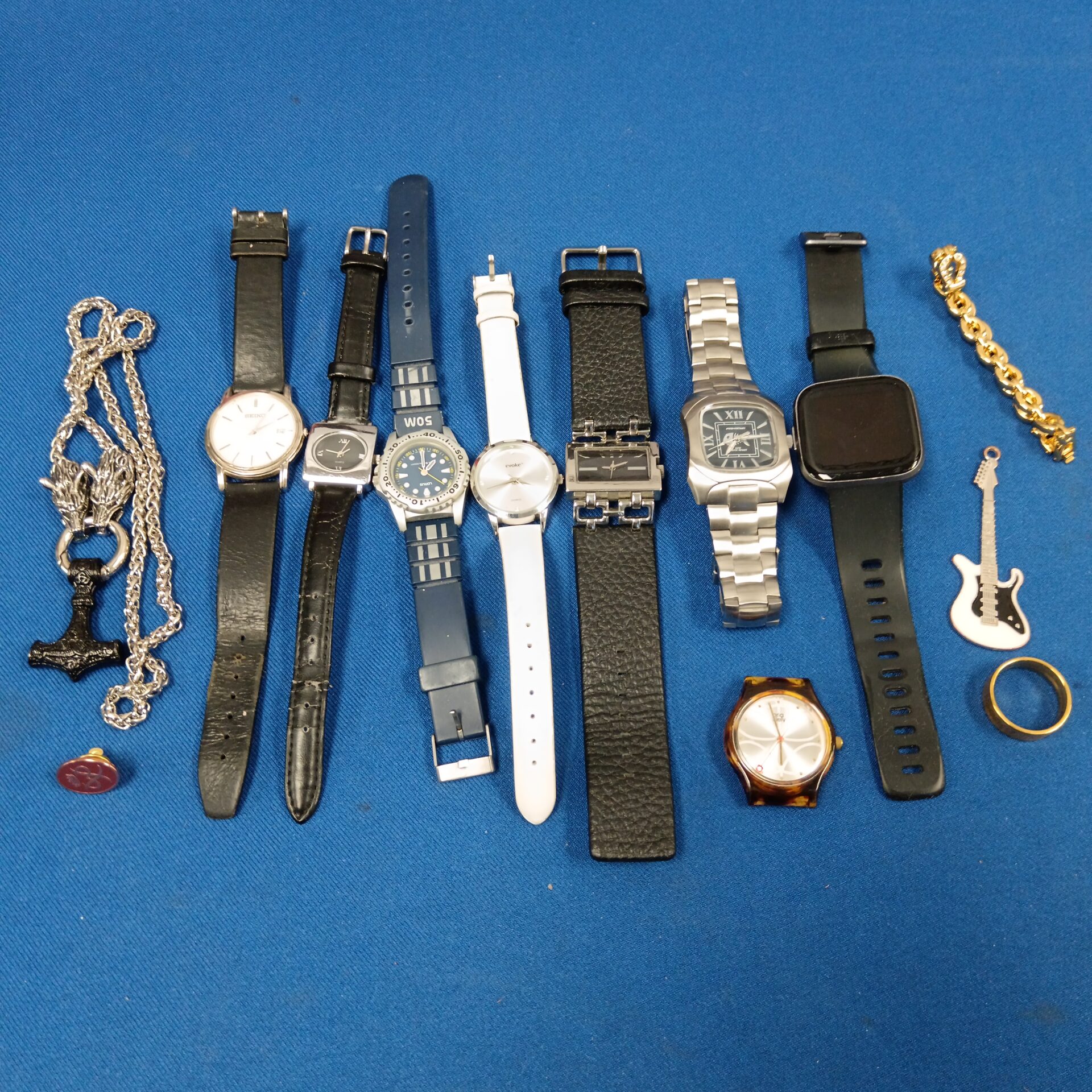 879 Box of watches & jewellery including Seiko watch & viking necklace