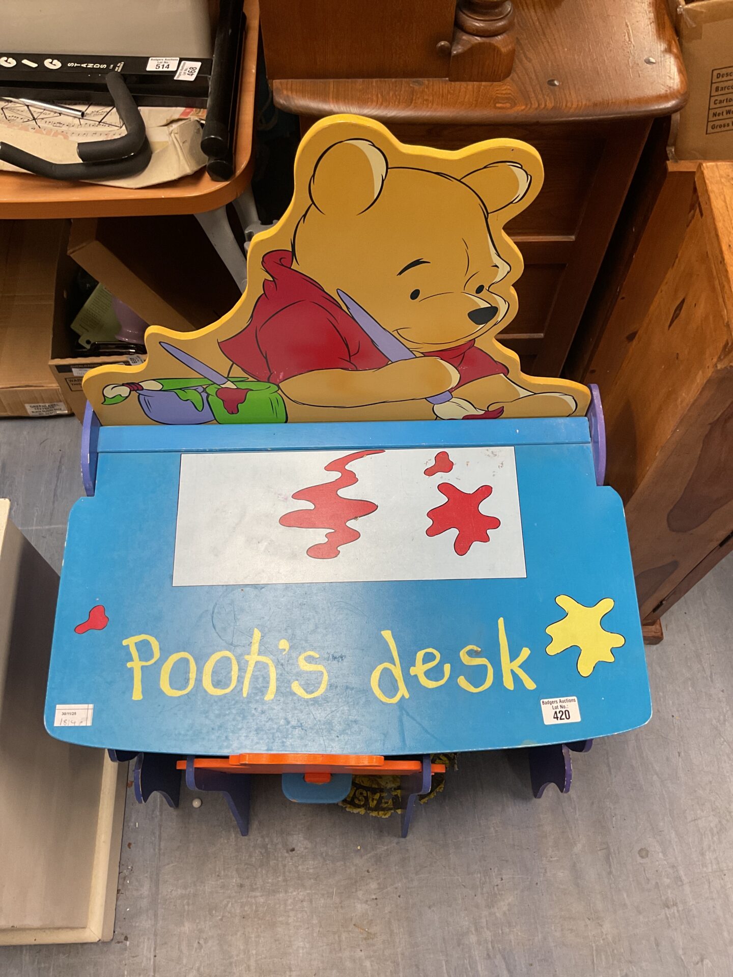 420 Winnie the pooh desk and chair