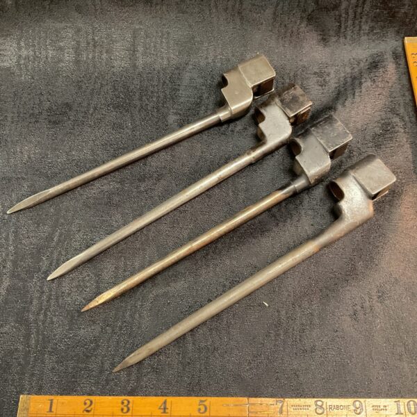 Lot of four WW2 No4 bayonets, British military collectibles.