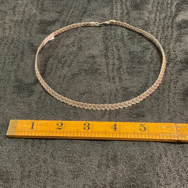Delicate 925 silver choker necklace with a refined chain design.