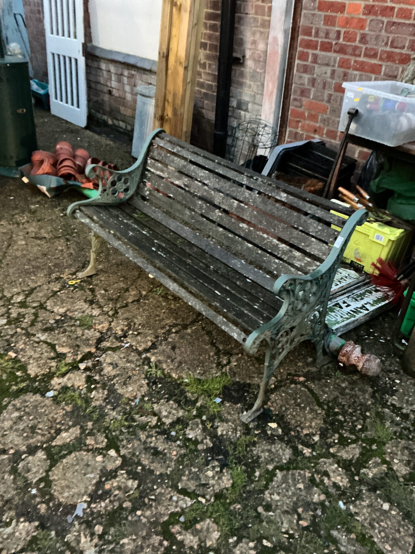 1256 Wood and metal garden bench