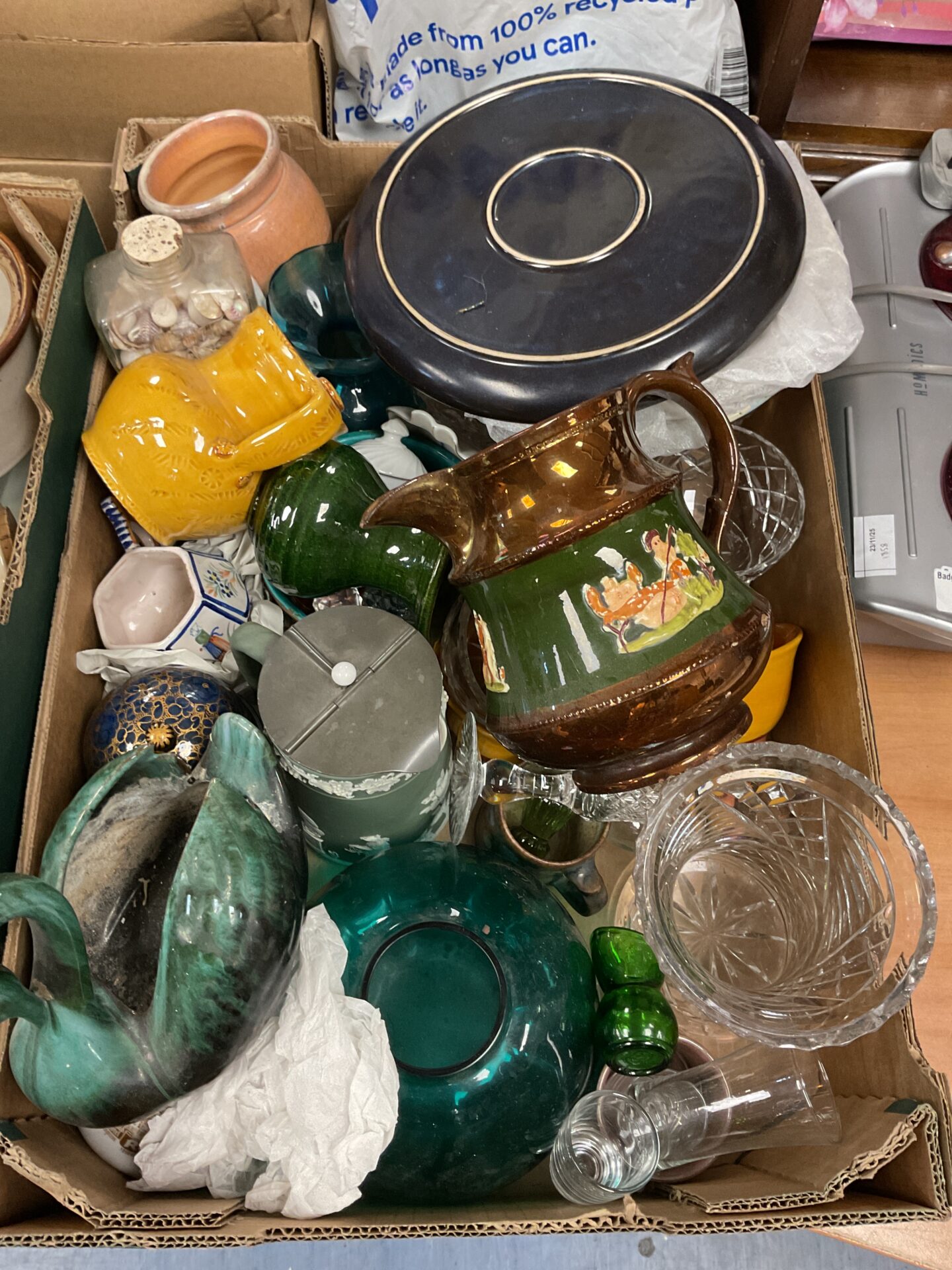 476 A box of glasses, plates and bowls, blue mountain pottery swan planter and an antique copper lustreware jug