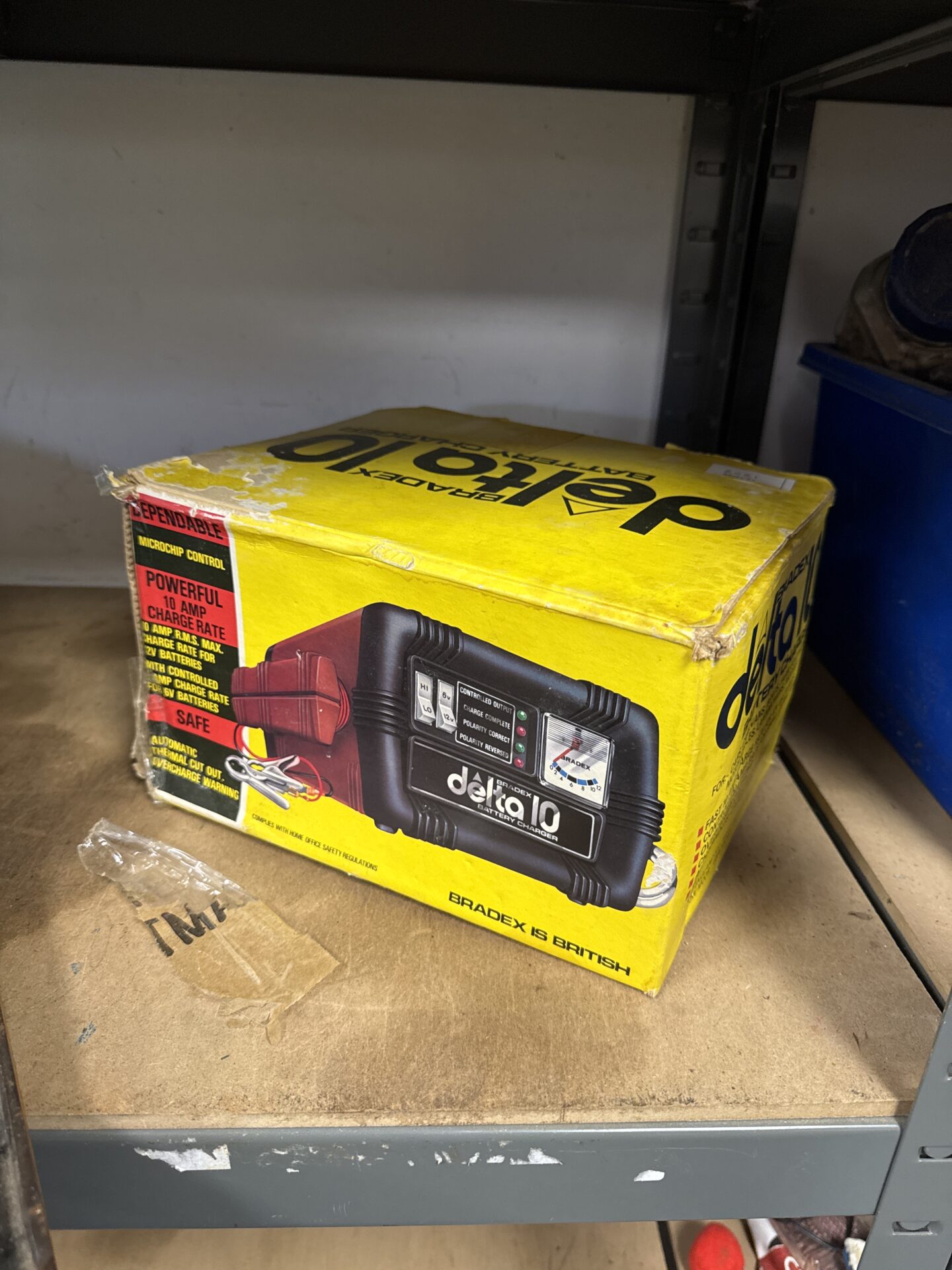 1061 Bradex delta 10 12v car battery charger