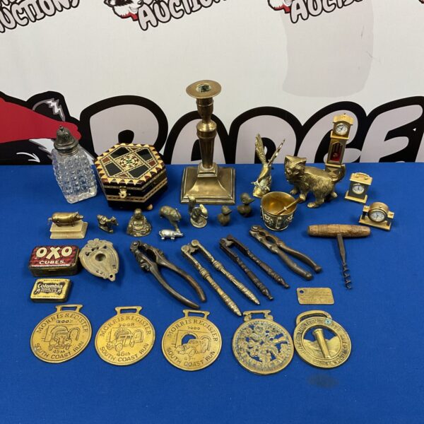 Vintage brass and metal curios lot including horse brasses and nutcrackers.