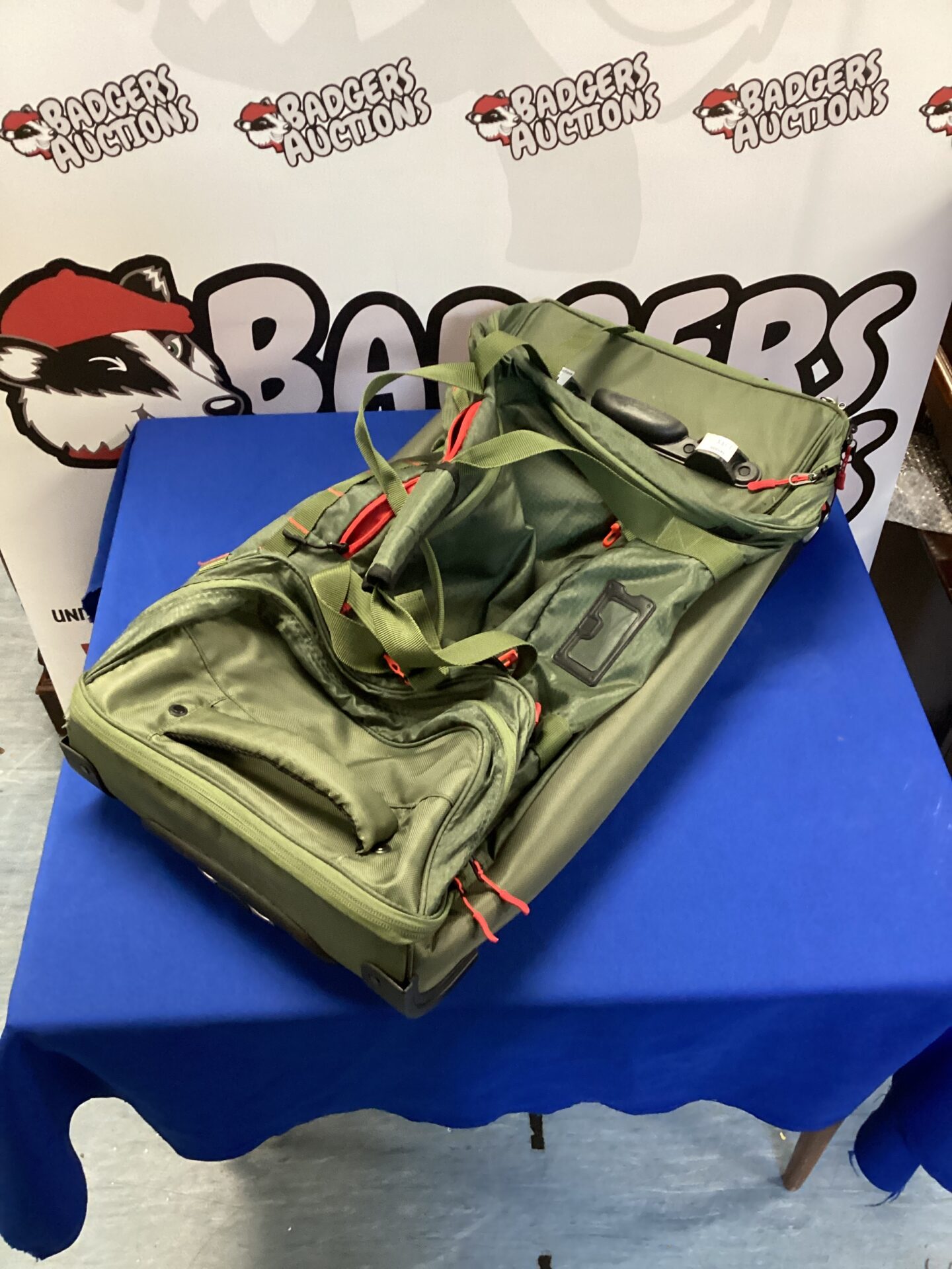 599 caribee wheeled travel bag