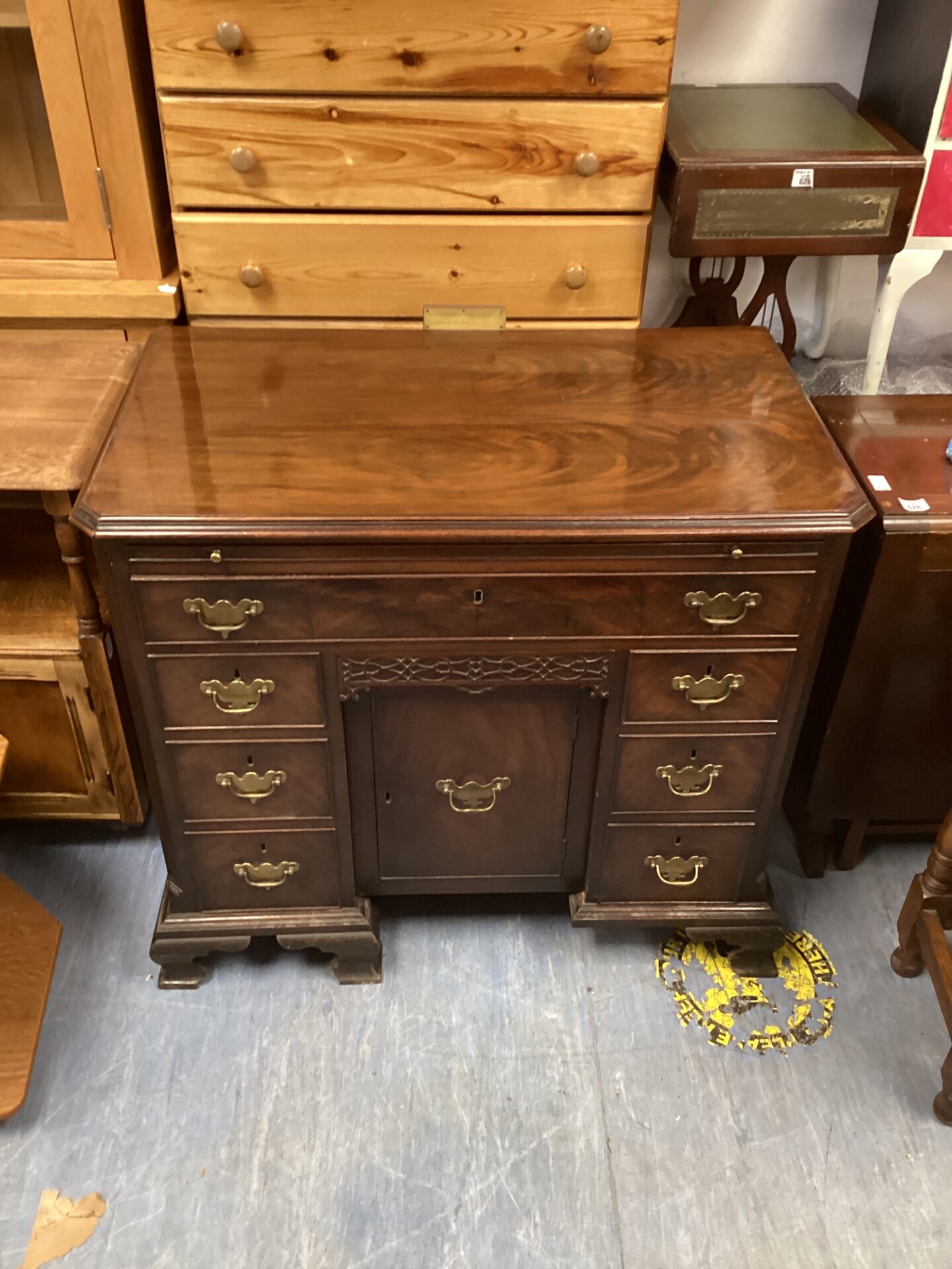 634 Chippendale mahogany kneehole dressing table bequeathed by E.E. Cock Esquire (drawers locked)