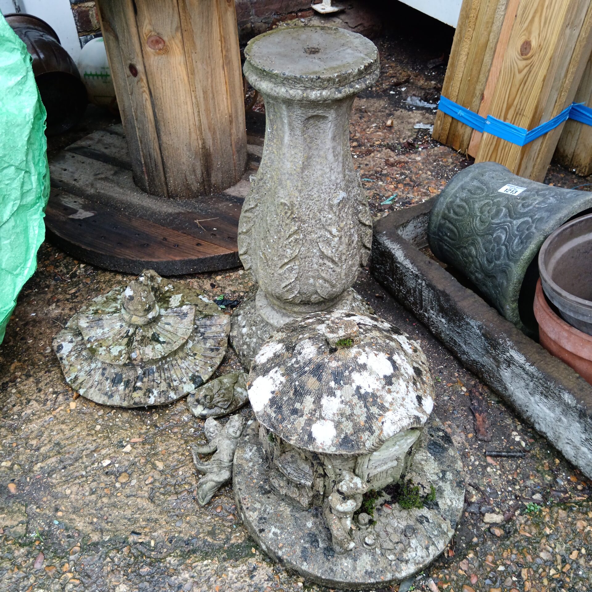 1196 Concrete fairly house & plinth garden ornaments
