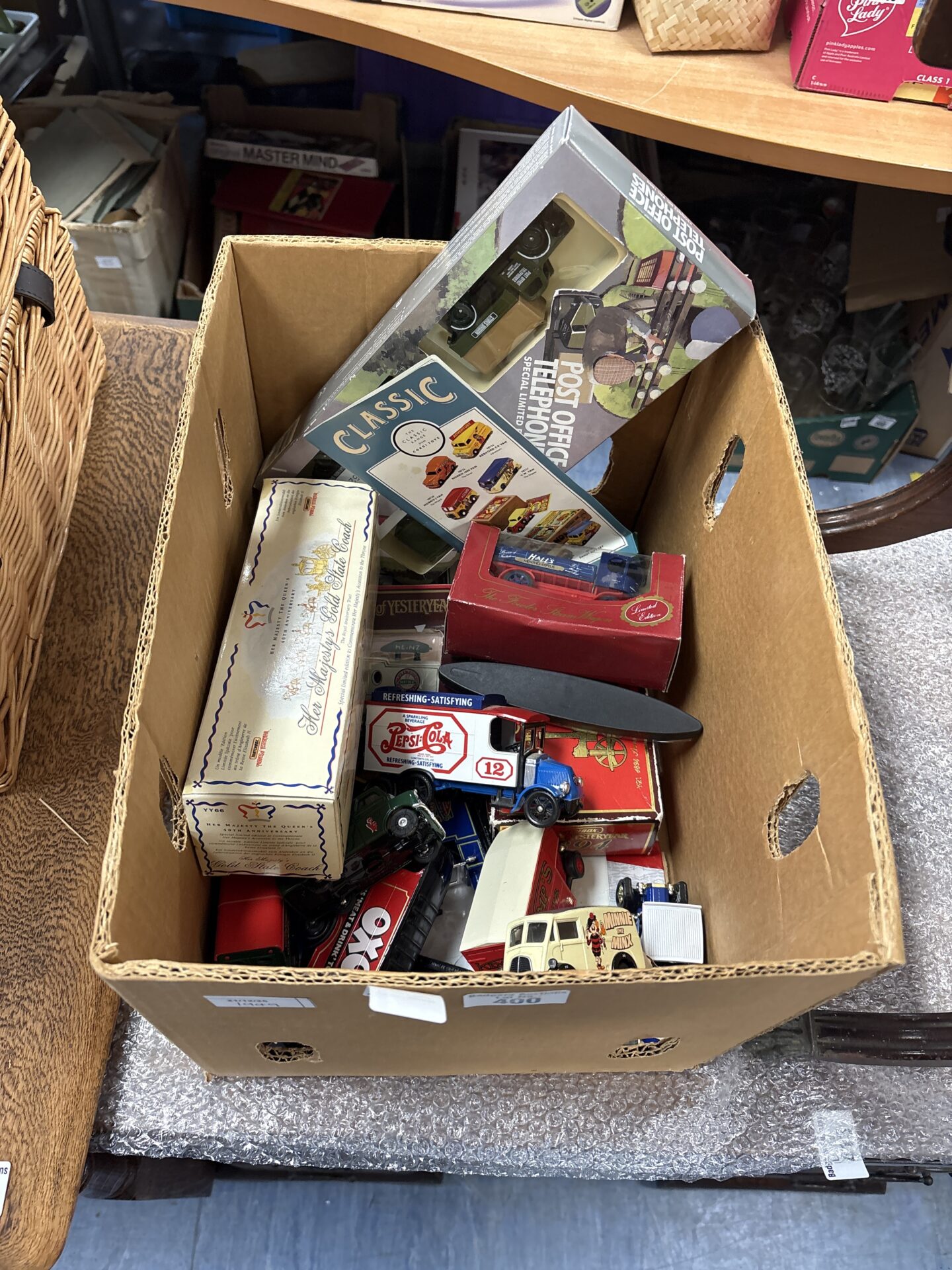 400 Quantity of diecast models inc boxed, corgi and matchbox