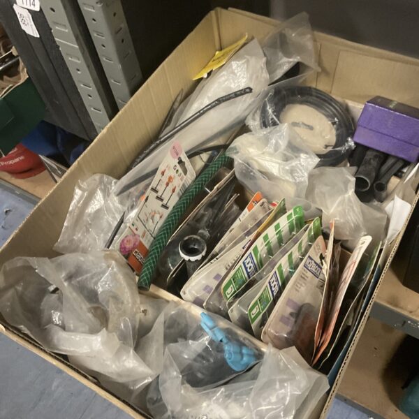 Tray of assorted garden hosepipe accessories and connectors.