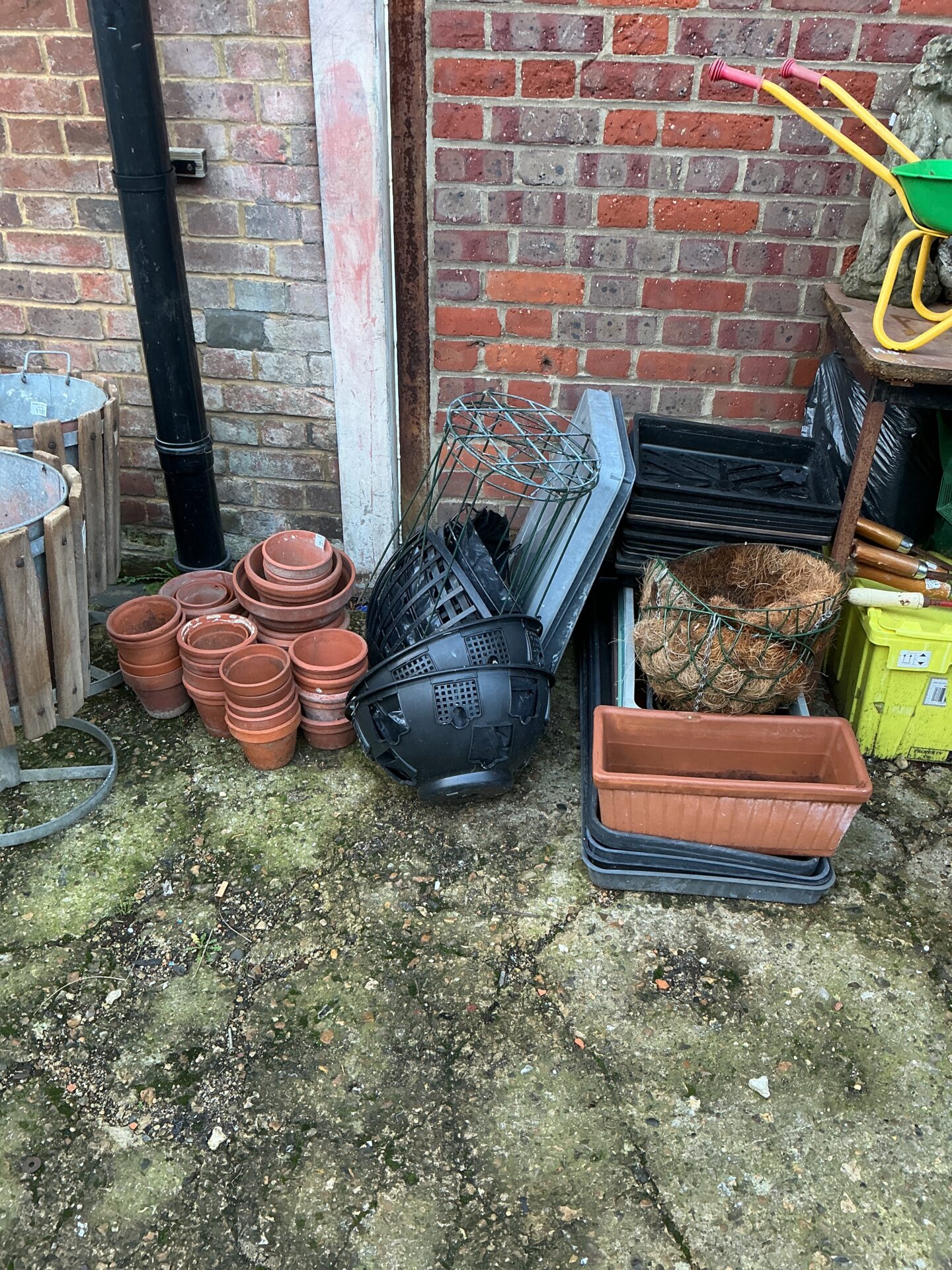1184 Quantity of garden plots and planters