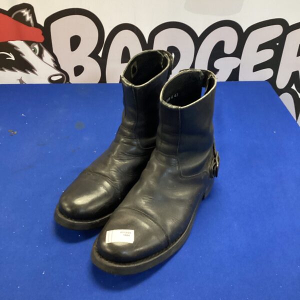 Black leather Harley Davidson size 43 motorcycle boots.