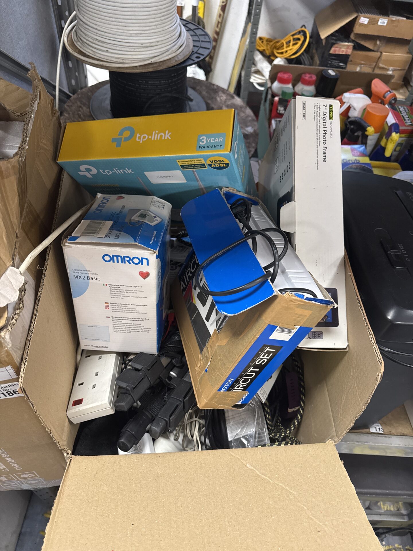 1187 Box of mixed house clearance items