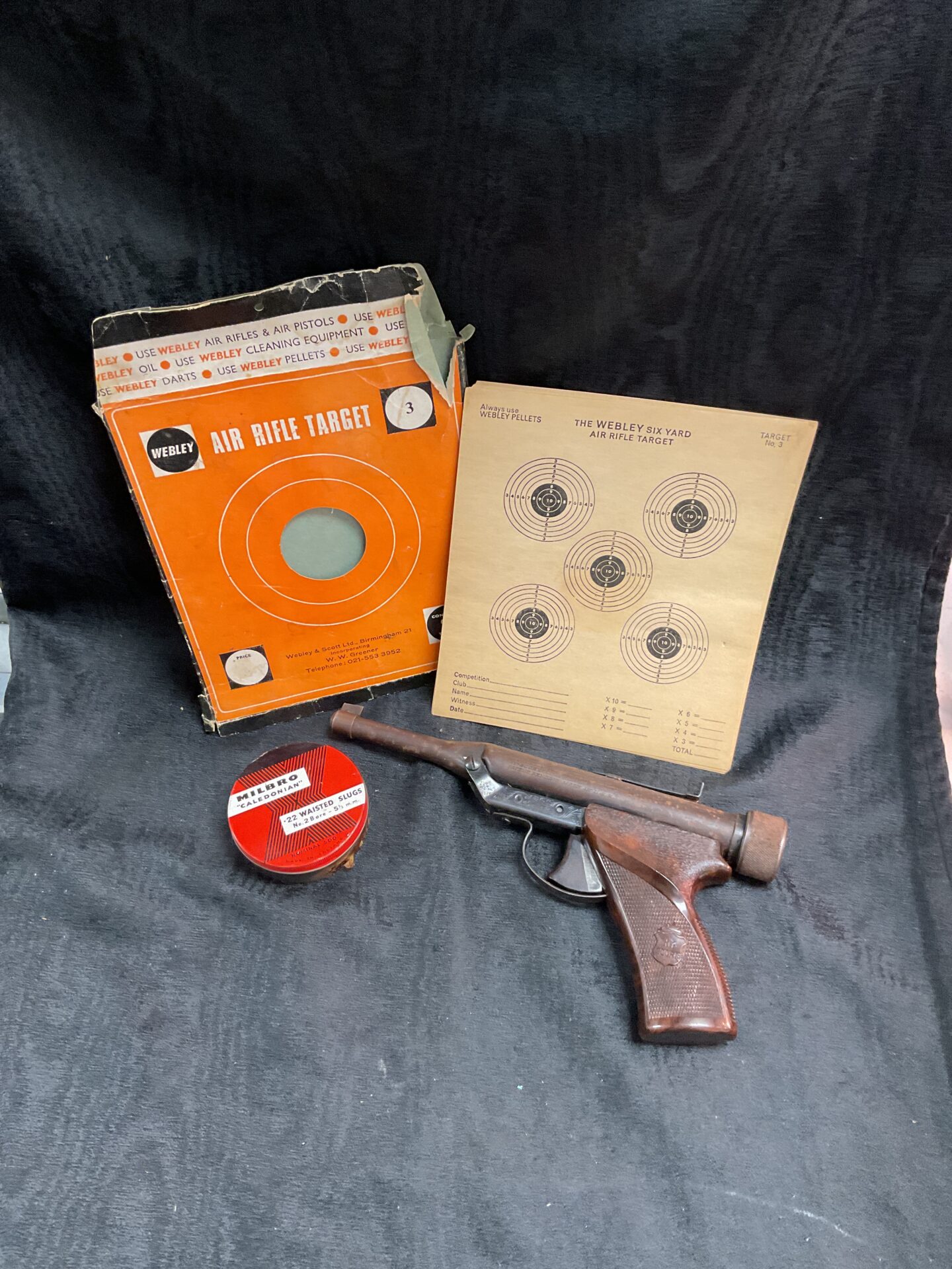 978 Vintage American Hy-score target air pistol By hy-score arms co with targets and milbro .22 pellets