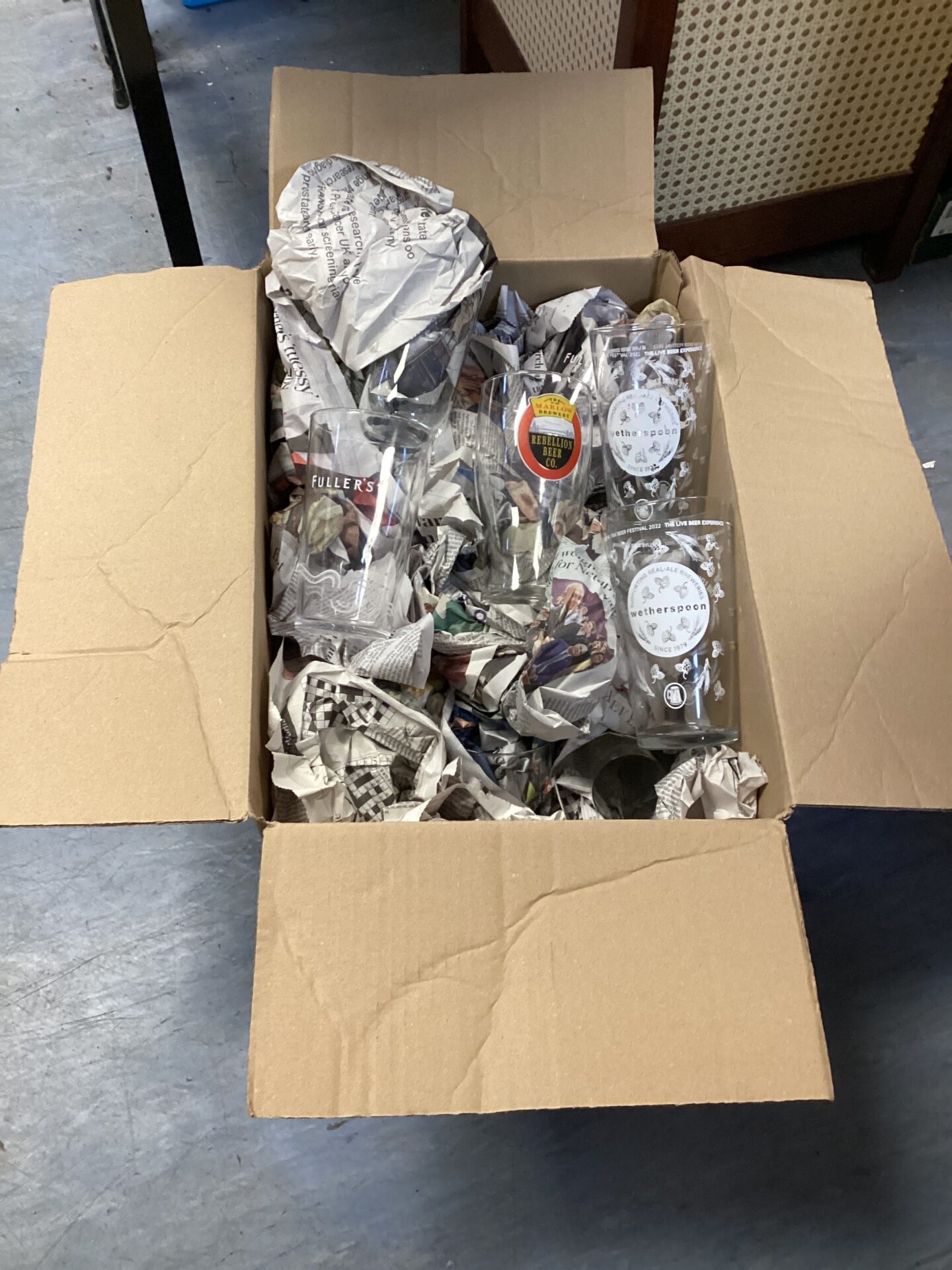 513 Box of mixed glasses inc rebellion beer co. Fullers & weather spoons
