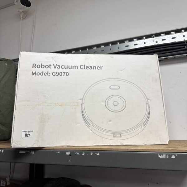 Muzili G9070 robot vacuum cleaner in original packaging.