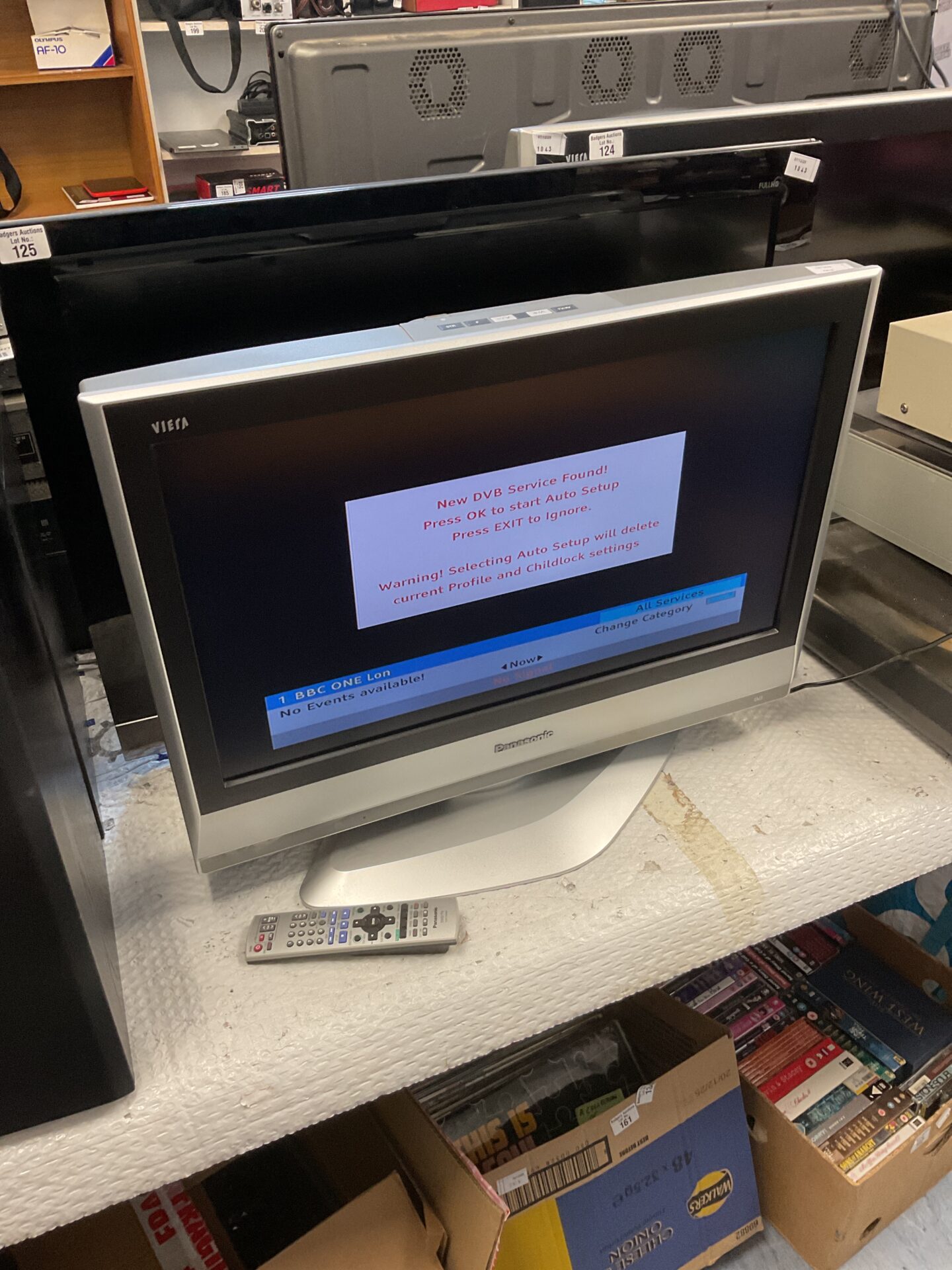 092 Panasonic 26” TX-26LXD60 LCD TV working with remote