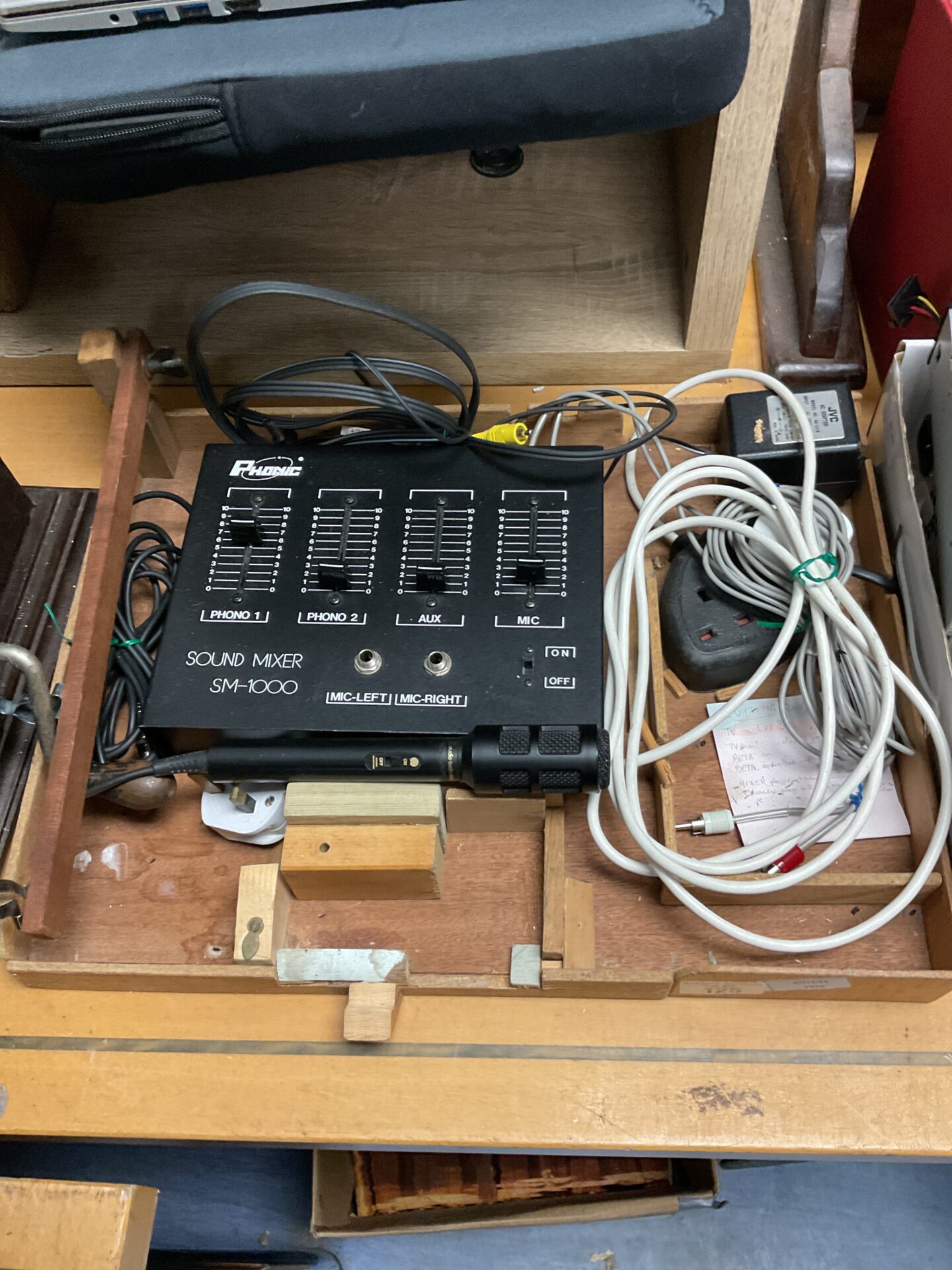 110 Phonic sound mixer sm-100 with audio technika microphone