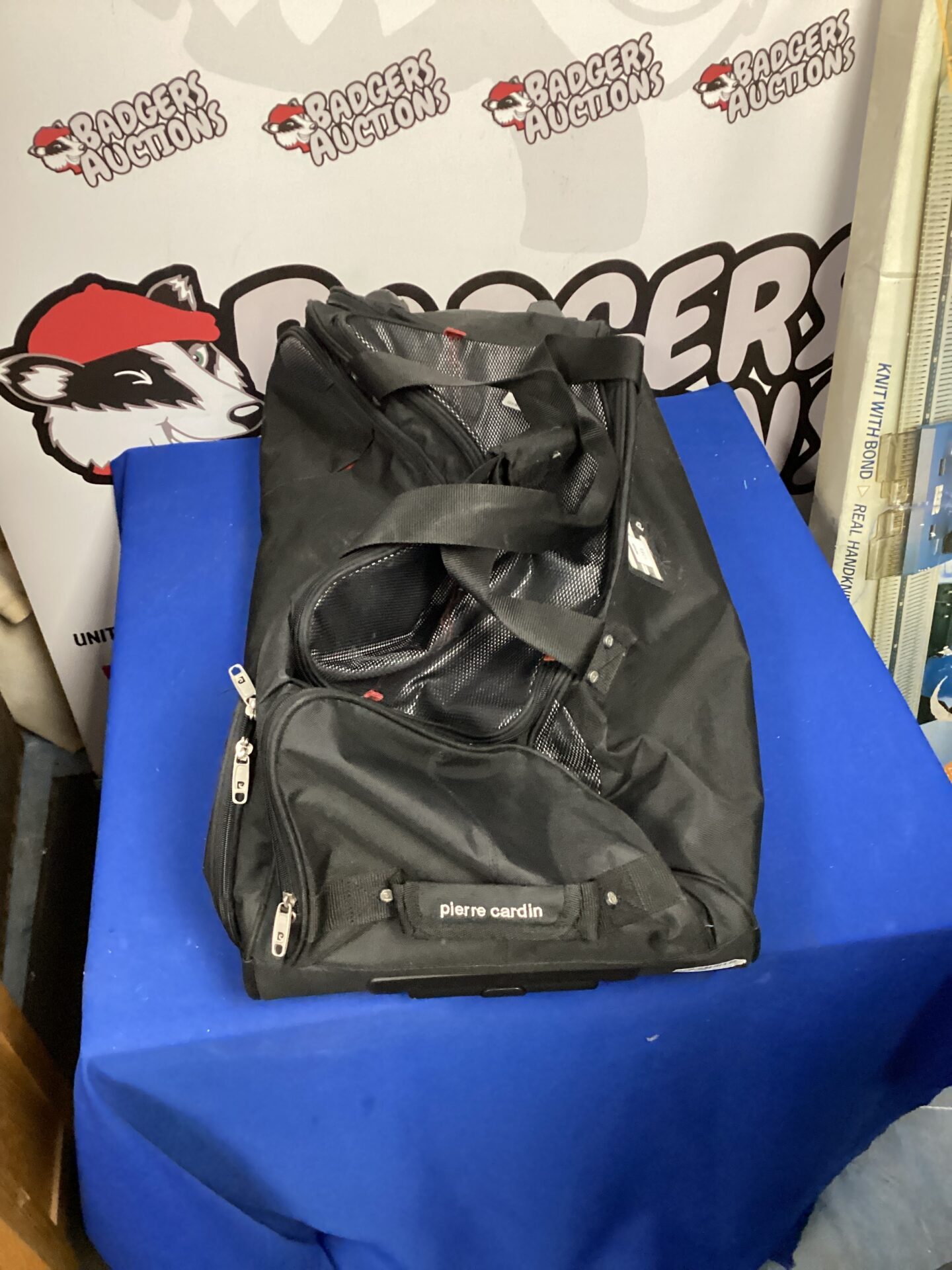 609 Pierre Carden sports holder travel bag