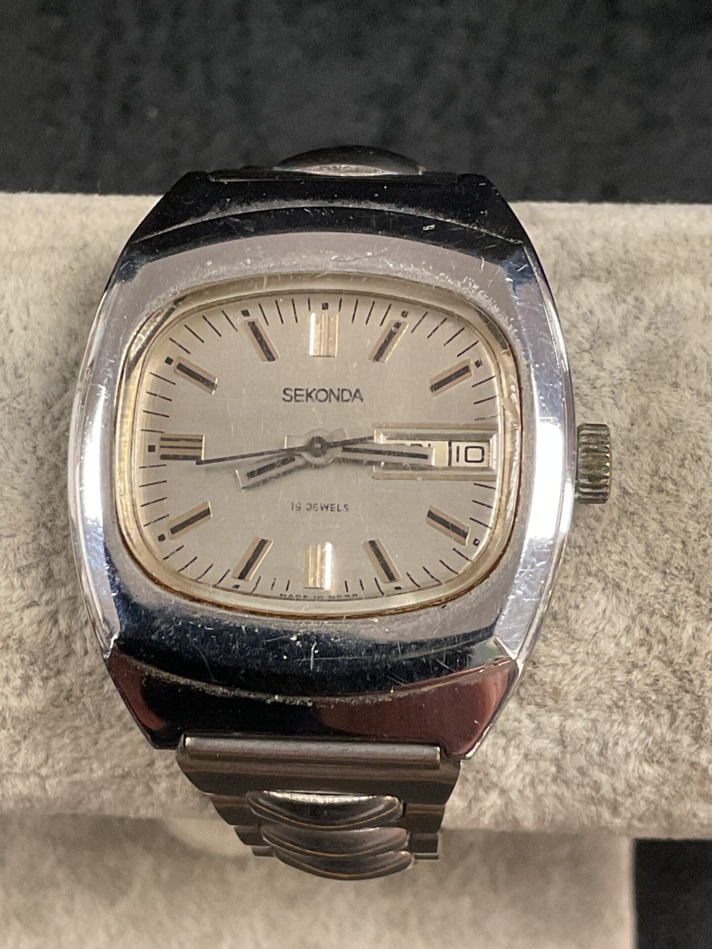 893 Sekonda quartz wristwatch