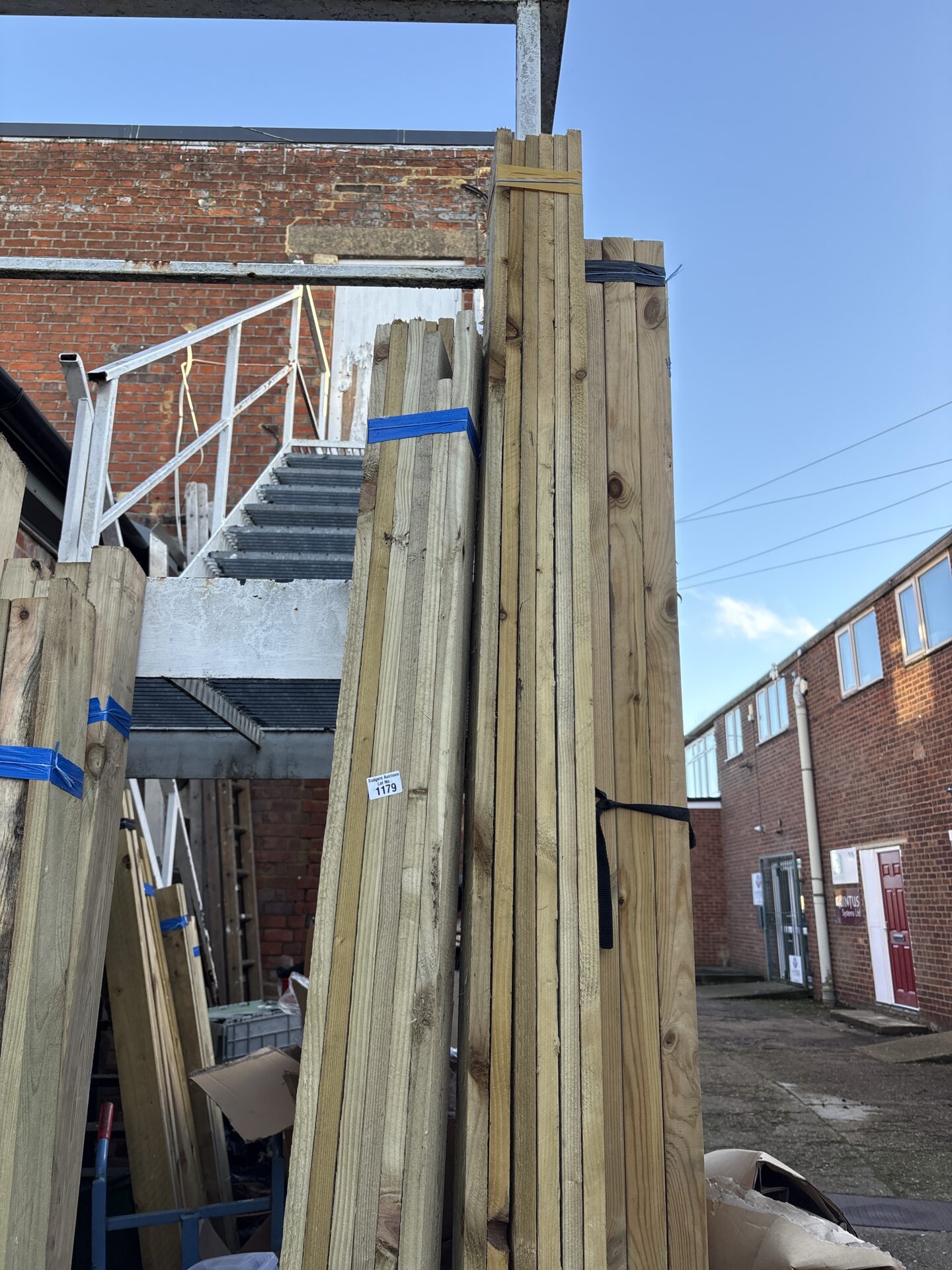 1179 Two bundles of approx 9ft timber