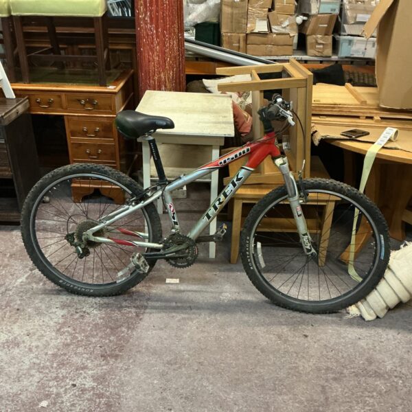 Vintage Trek 4500 mountain bike with aluminum frame.